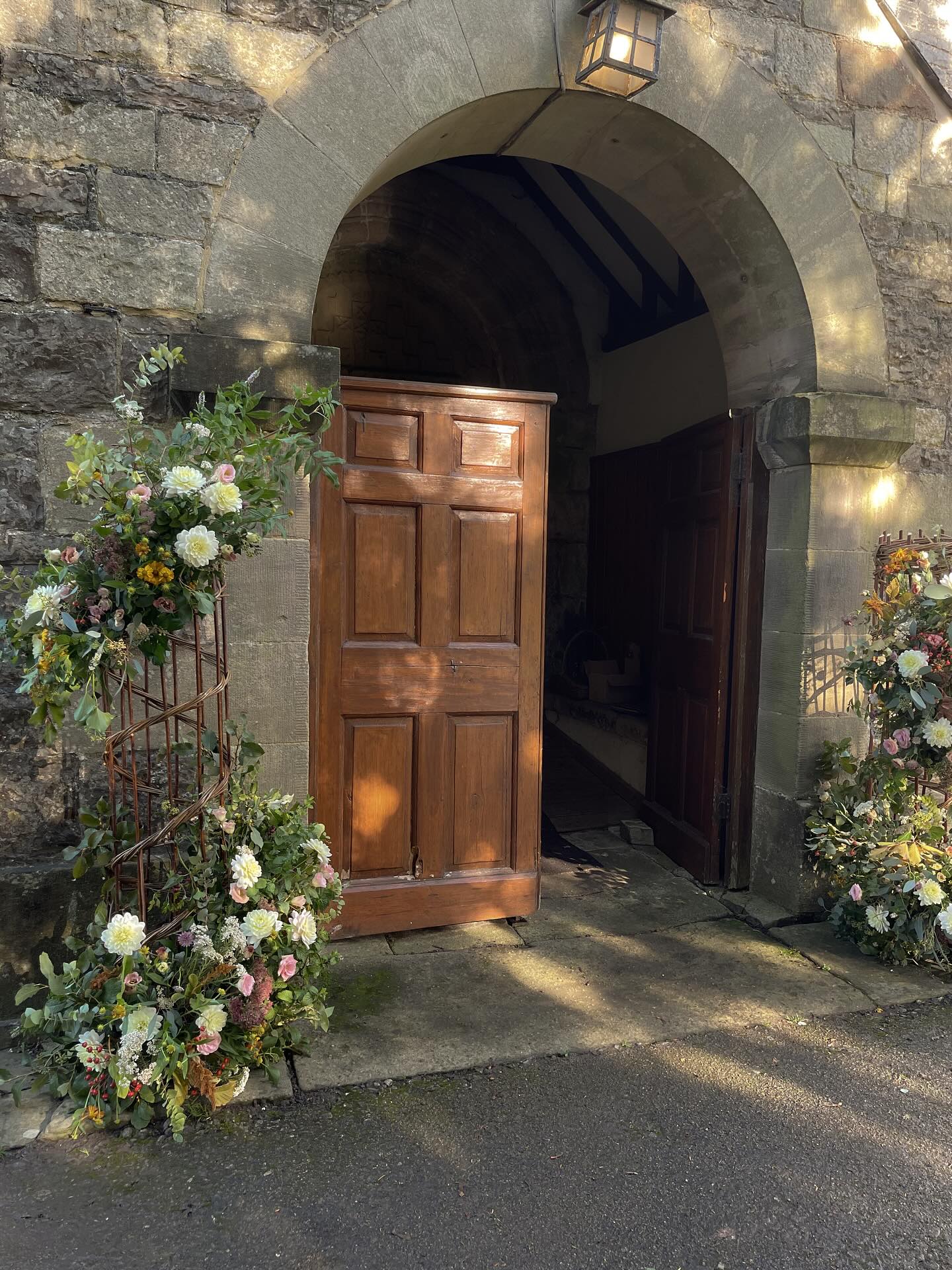 Happy October 🍂
This is a month that brings so many changes from crisp mornings to fallen leaves creating a carpet of gold.
This is also the month where we say goodbye for another year to all the blooms we’ve loved during the summer months.
#flower #flowers #floral #petalsandprops #wedding #autmn #seasonal #florist #shop #inspiredbyflowers #derbyshire #peakdistrict