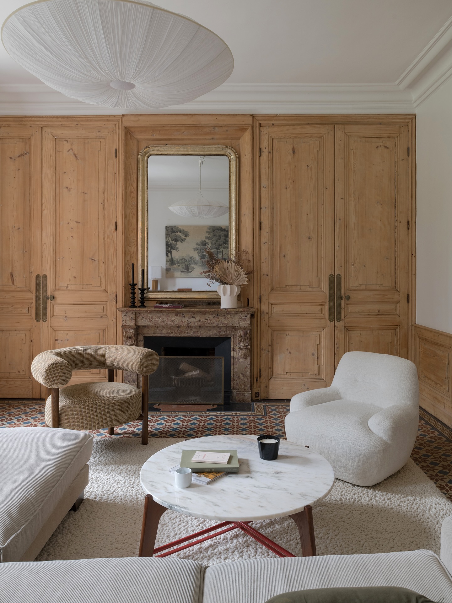 Warm Living 🍂☁️
..............….……….…........................................
.
.
. MAISON DE MAITRE
. BELVÉDÈRE / 450m2
.
.
. Après / Avant
.
@farrowandball @nv.gallery @gong_design @ananbopapierpeintpanoramique @thesocialitefamily
©️@bc.ateliers
📷 @sabine_serrad
.
.
.
#house #maison #villa #cheminee #séjour #designplace #home #atelier #architectureinterieure #art #brown #living #photoofthedays #press #architecture #picture #interiordesign #wood #design #staff #picoftheday #igdecor #maisondemaitre #renovation #architecturelovers #bcateliers