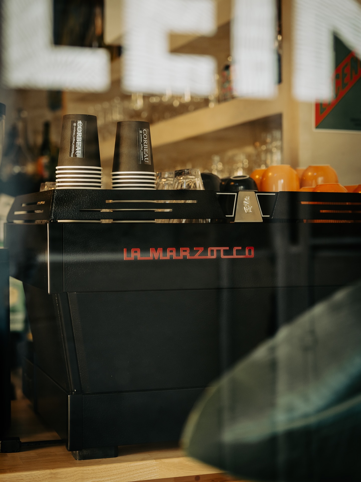 Un lieu unique. Des cafés d’exception.
Retrouvez nous chez @pleinsud.montpellier
16 Rue de la Monnaie, Montpellier
Crédits photo : @sebastien.prenza.photographe
#specialtycoffeeroaster #coffeeshop #montpellier @lamarzoccofrance @lamarzocco @mahlkonig @montista_torrefaction @loveramics