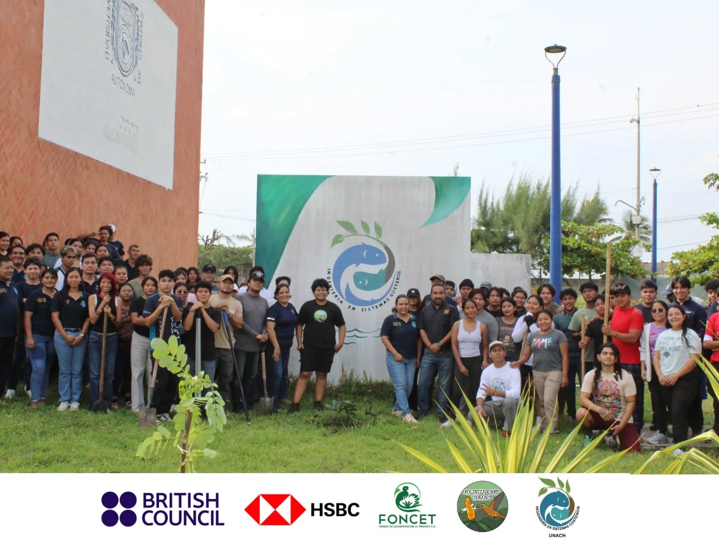 Hoy 2 de octubre realizamos la siembra de #jardinespolinizadores en el Centro de Investigación de los Sistemas Costeros y Continentales UNACH en colaboración Siresu - Extensión Istmo Costa y Soconusco.
Este es el 3er jardín nuevo que sembramos en colaboración con el comité ambiental del campus IV y uno muy importante para mí ya que actualmente soy estudiante de Sistemas Costeros 🐝
Hoy estudiantes, maestros y administrativos pusieron manos a la obra para rehabilitar areas verdes del centro de investigación con plantas que den alimento a nuestros polinizadores nativos, reafirmando el compromiso del centro de investigación con nuestro ambiente 🐛🦋
Estos nuevos 10 jardínes polinizadores en instituciones educativas no serían posibles sin el financiamiento y apoyo de British Council, HSBC y Fondo de Conservación El Triunfo A.C.
#polinizadores #educacionambiental #tapachulachiapas #unach