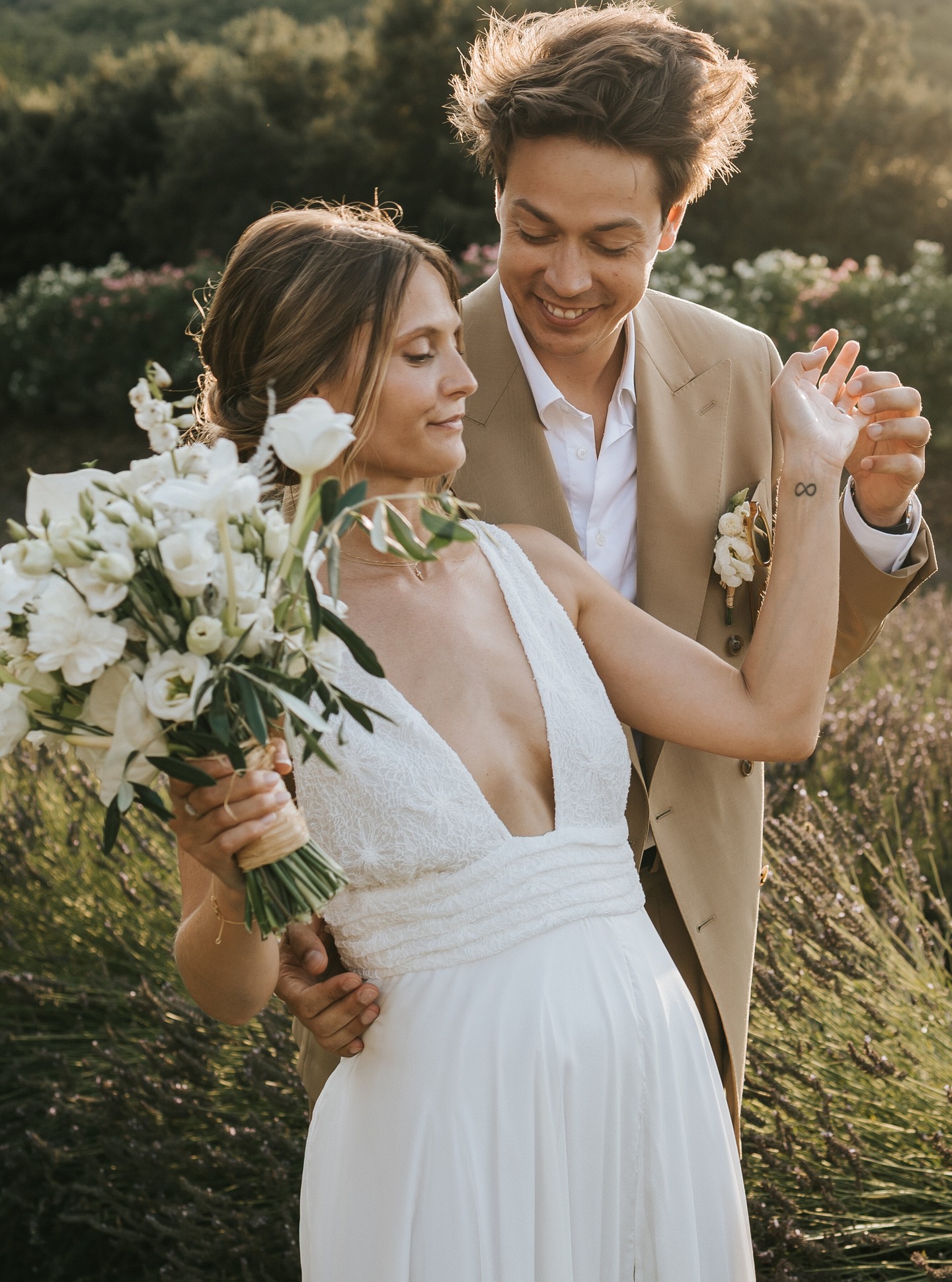 This summer, Sacha & Antoine brought so much love and energy to the Domaine de Valbonne 💛
From emotional moments under the Provençal sun to endless laughter and dance, every photo tells part of their story.
Discover our very first selection captured by the amazing @elielle.fr 📸
She translated this magical wedding into timeless images, filled with elegance, energy, and love.
Cet été, Sacha & Antoine ont fait vibrer le Domaine de Valbonne 💛
Entre émotions sous le soleil de Provence, éclats de rire et danses infinies, chaque photo raconte un morceau de leur histoire.
Découvrez notre toute première sélection immortalisée par la talentueuse @elielle.fr 📸
Elle a su transformer ce mariage magique en images intemporelles, pleines d’élégance, d’énergie et d’amour.
Vidéaste @tom.bouron
Traiteur @maison_nans
Brunch @crepebuissonniere_event_brunch
MUAH @elodybliss
#weddinginprovence #provenceweddingvenue #domainedevalbonne #provencalstyle #chicwedding #lavenderfields #vineyardwedding #olivetrees #destinationweddings #southoffrancewedding #luxuryweddingvenue #authenticprovence #frenchweddingvenue #summerwedding #weddingphotography #provenceweddingphotographer