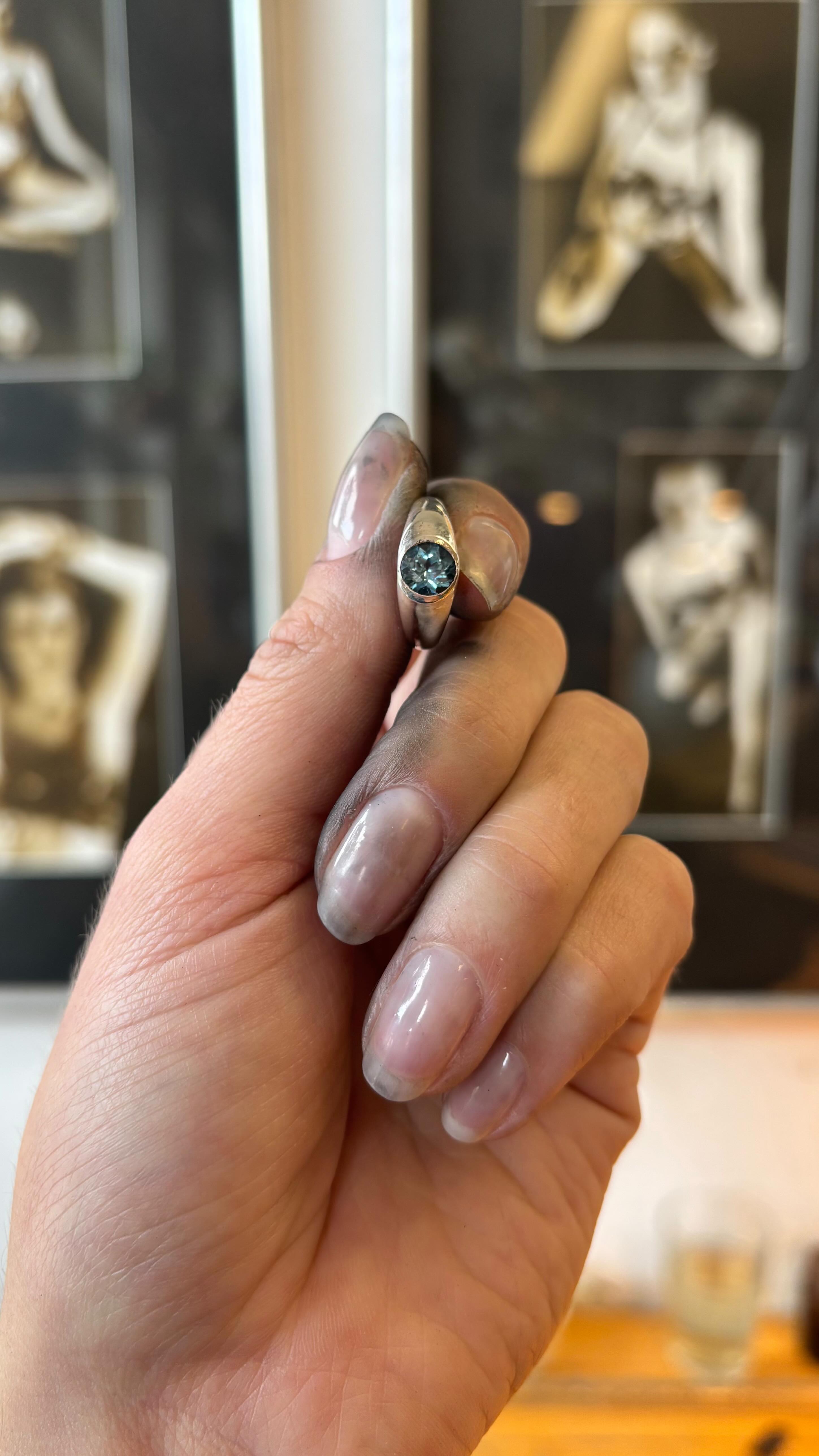 I can’t believe this beautiful ring is almost finished, and just in time for her birthday next week!
Stay tuned for her reaction 😍
#smykker #SmallBusiness #november_smykker #jewellery #handmade