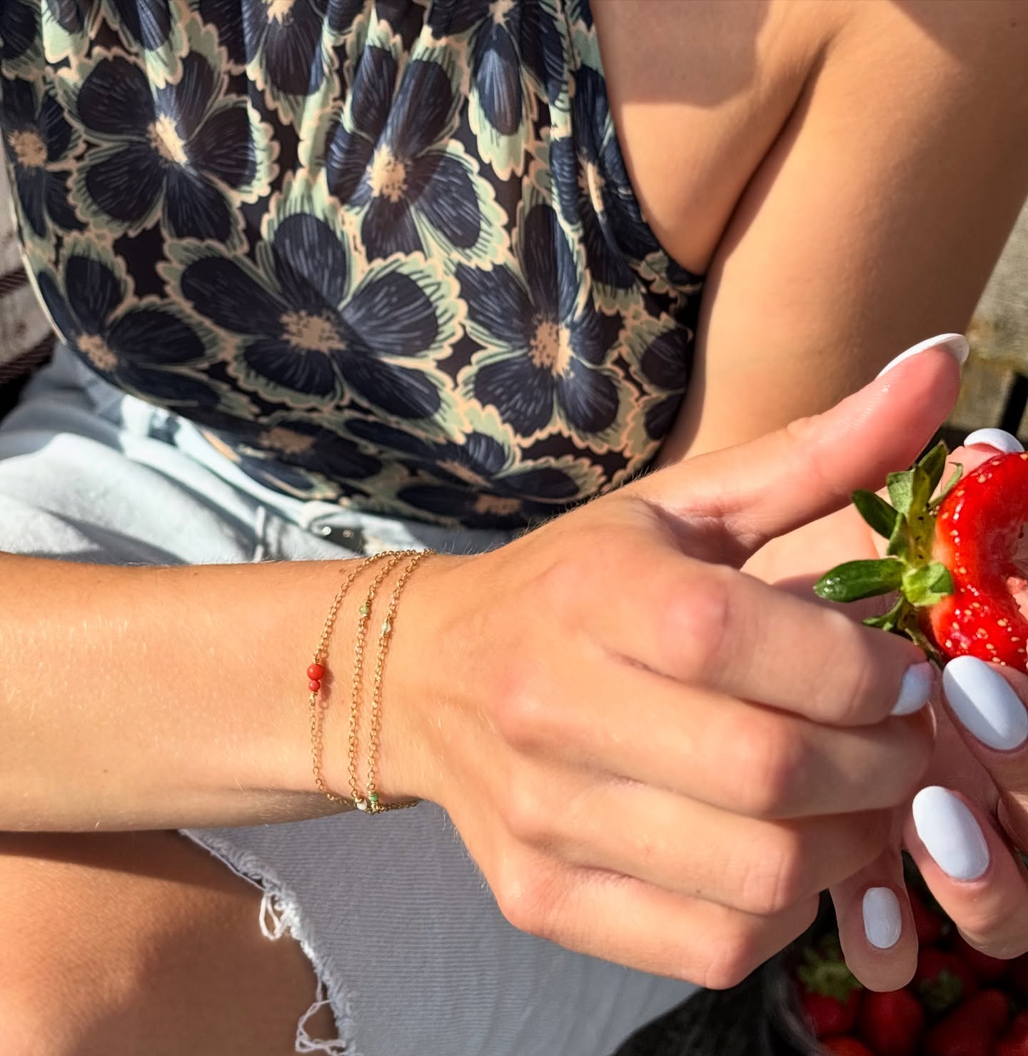 Fall is in the air, but a last few summer pics won’t hurt 😍
One of my go to combos, available online at novembersmykker.dk ☀️
#smykker #jewellery #handmade #smallbusiness #copenhagen