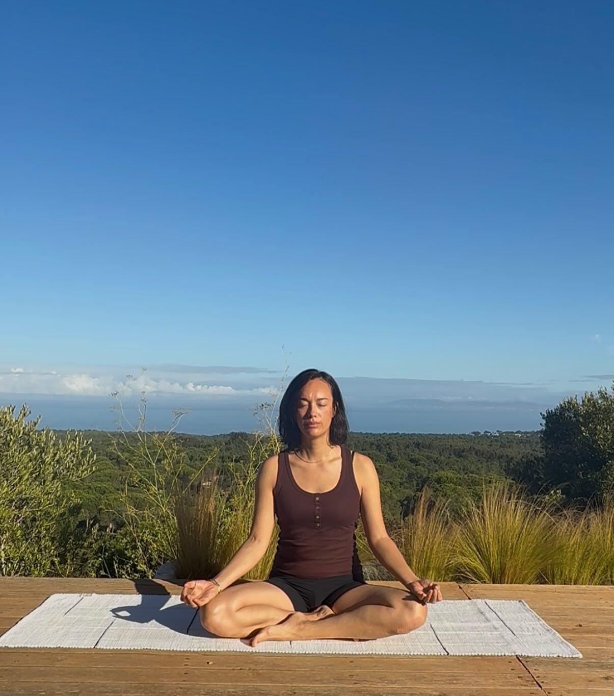 September can be overwhelming with everything speeding up at once: work, kids back to school and expectations all piling in… 🙃 The energy felt intense ! And then the lunar eclipse amplified everything even more. 🌑
I’ve been focusing on rooting down, planting my feet firmly on the ground to ride the wave. Some days were harder than others, but I kept coming back to my practice to feel more present in my body. Gently rebuilding a routine, without too much pressure, prioritising what truly nourishes me.
I’m happy to say bye to September and excited to turn the page to new projects and fresh energy ✨💛
How was your September?