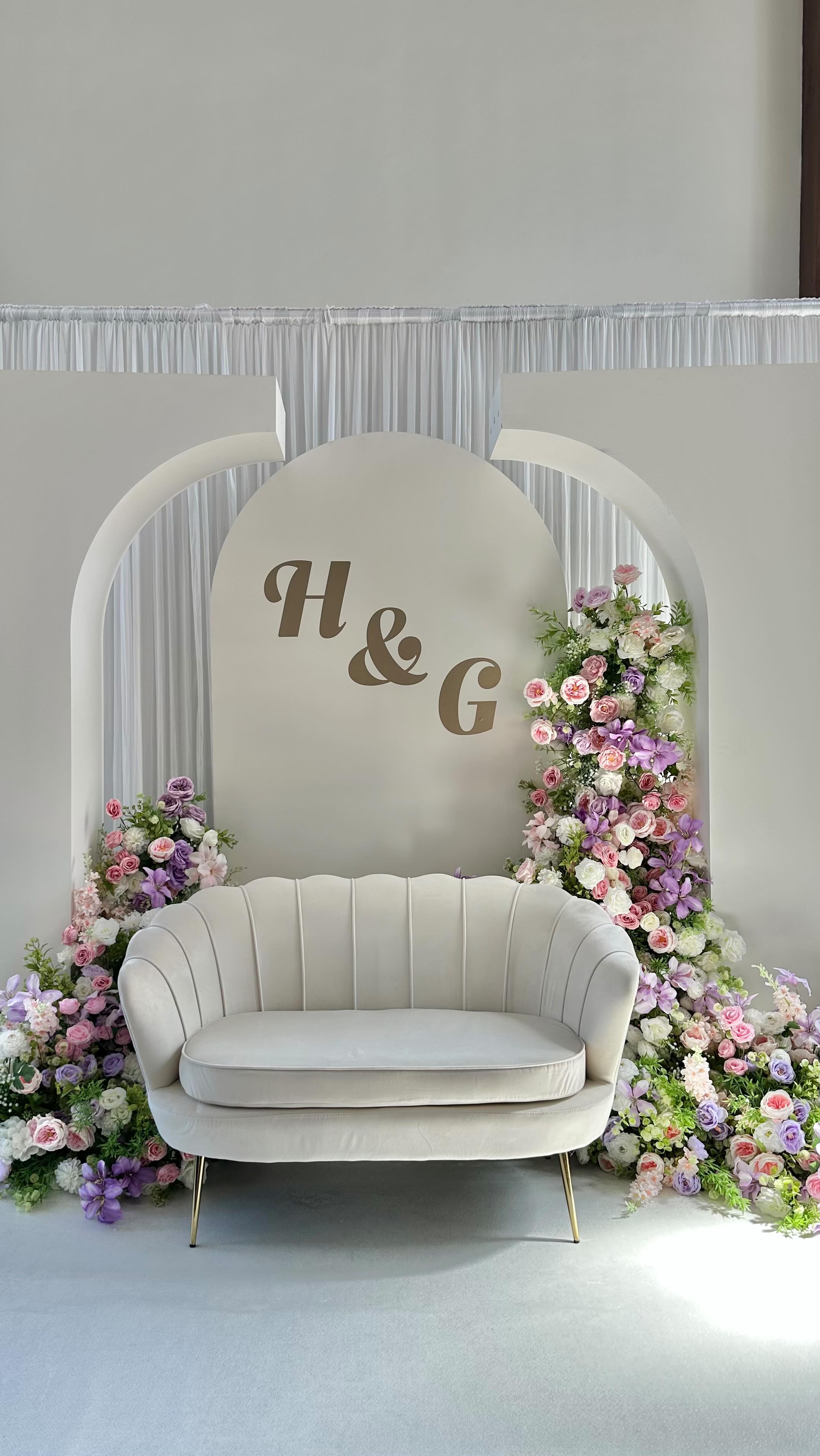 GRAZIA & HUBERT
Digital Design vs Reality ✨
Pastel florals, a Waterfall arch, arched columns and a cream sofa for this lovely trad wedding stage.
#weddingstage #tradwedding #digitaldesignvsreality #cloudsixtyevents #weddinginspo #weddingdetails #pastelfloral