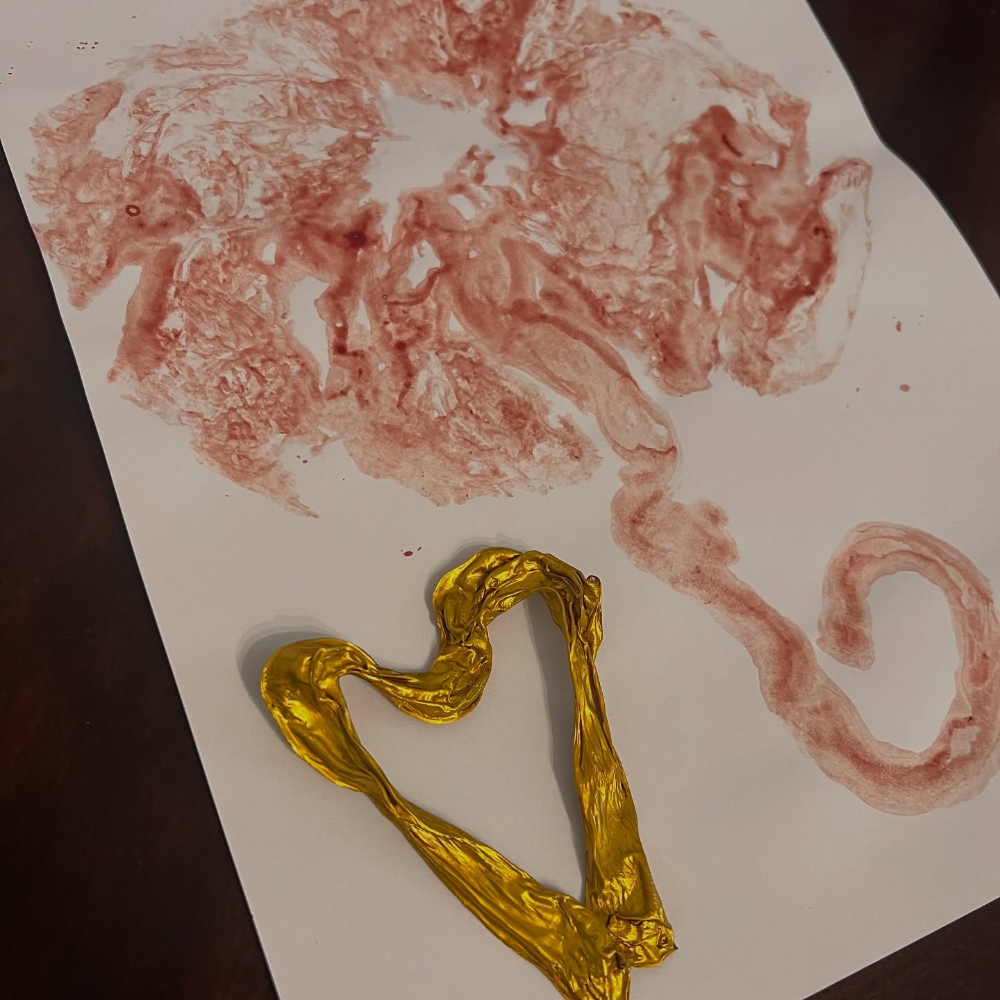 The golden lining✨
Sometimes uncontrollable things happen in labor, birth, and even postpartum that were not part of the original plan; so we find different ways to honor the placenta. This mama is choosing to do so with a floral picture using flowers she planted the day prior to meeting her daughter, a golden cord keepsake, and a print of the organ that helped grow, nourish, and support her baby. She has plans to then plant her placenta with a tree in her yard, allowing it to continue to nourish and support while earthside. There are so many ways to honor and create keepsakes with your placenta, let us know if you have any in mind!
Did you get any keepsakes with your placenta, or are you planning to in the future? Share with us in the comments what you love(d) about it!