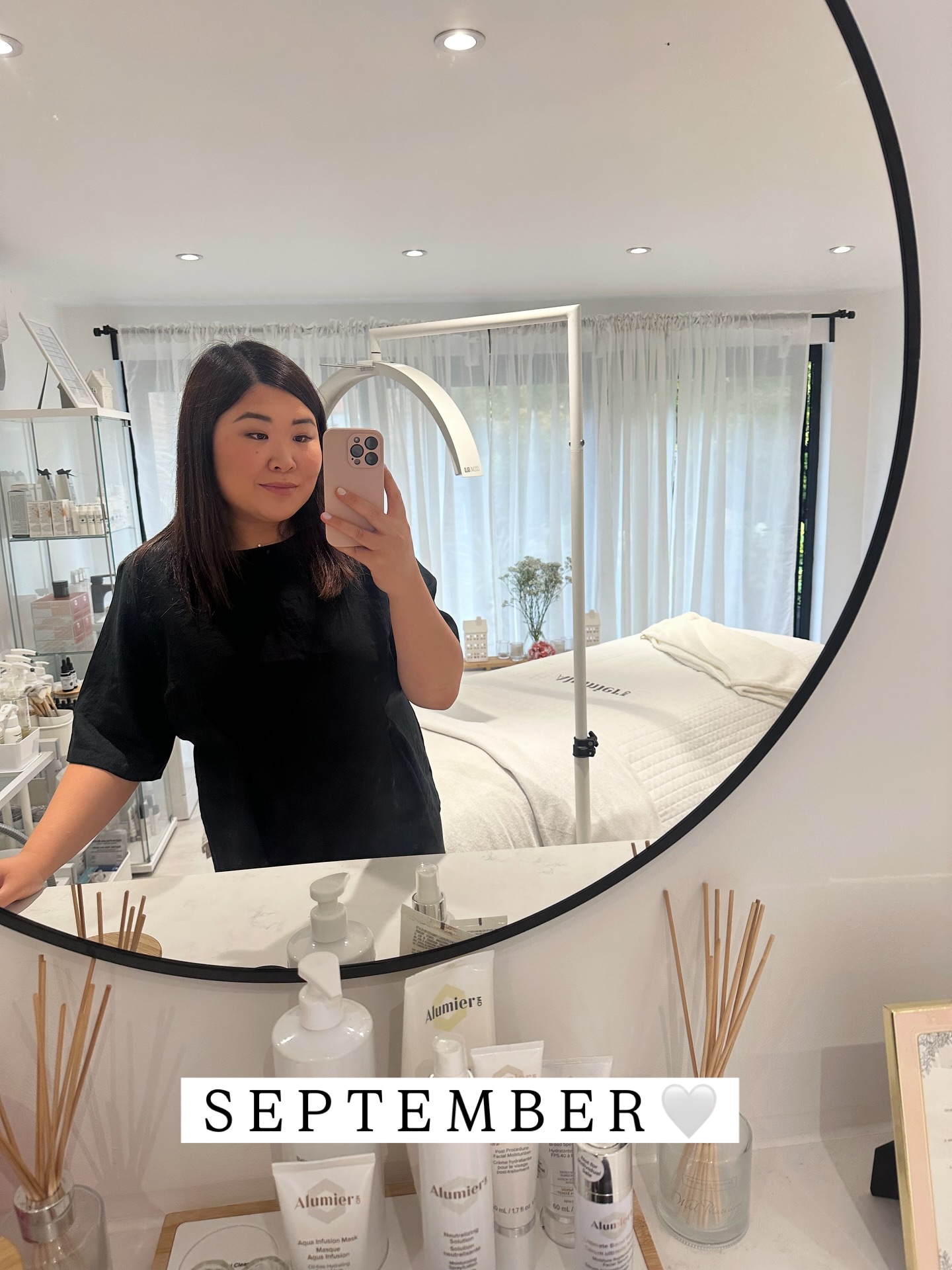 SEPTEMBER ROUND-UP 🤍🫶🏻
Took on a 15-mile walk along the Eastbourne coast (legs = dead but worth it). Celebrated my birthday with a chill day at Nirvana Spa. Went to London to train in a new treatment which is coming soon. Wrapped it all up with a brand shoot with the lovely @gemmarandallphotography – can’t wait to share the shots!
If you would like to be added on my new broadcast channels, send me a message 💕