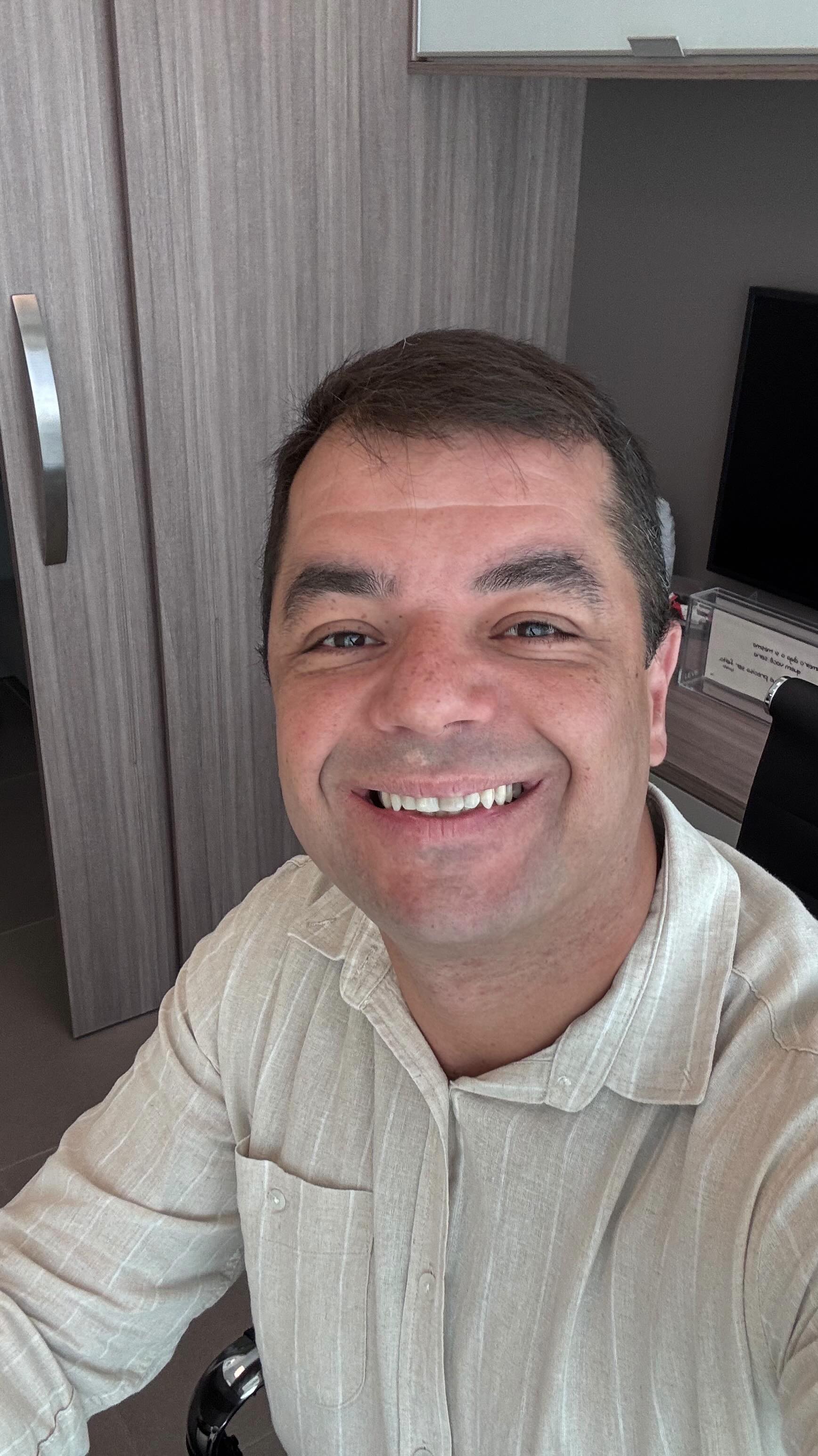 Não avalie um médico pela quantidade de seguidores em uma rede social.
Pode parecer óbvio, mas infelizmente não é…
Existem excelentes médicos que sequer têm redes sociais.
E justamente por isso, defendo que os bons médicos estejam também presentes nesses espaços — não pela vaidade dos números, mas para que possamos difundir a boa prática da Medicina, combater a desinformação e oferecer conteúdo de valor à sociedade. #cirurgiavascular #saudevascular #boapráticamédica