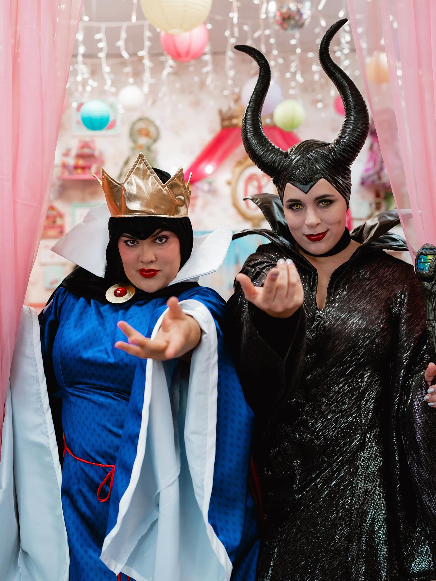 Their season has arrived and they’d like to join your party…
.
.
Even villains enjoy the beauty of Olivia’s Dollhouse! Want to add some mischief to your party for spooky season? Invite the Evil Queen & Maleficent for a wickedly wonderful time!✨
…
📸: @shotbyalissa
…
Performers: Maggie & Rylee
…
#happyoctober #october #october1st #evilqueen #theevilqueen #maleficent #maleficentmakeup #evilqueencosplay #maleficentcosplay #kidsparty #halloweenparty #spookyvibes #seasonofthewitch