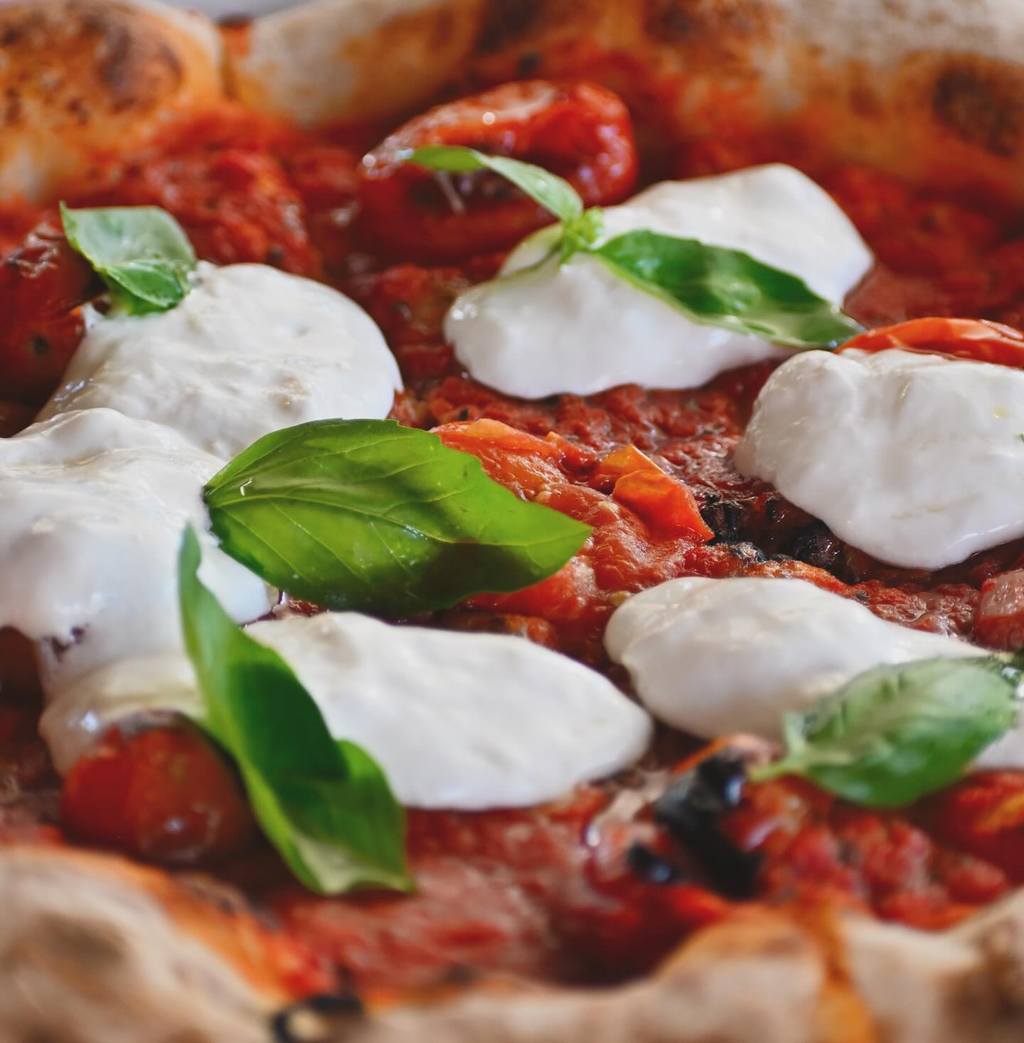 Pizza my heart!
•
•
•
#pizza #pizzalover #etienpizzabar #italianpizza #instafood #foodie