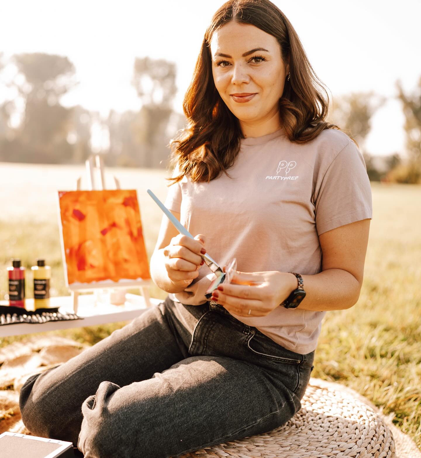 ✨ Dein Kind liebt es zu basteln, zu malen und kreativ zu sein? ✨
Dann bin ich die Richtige für euer Event! 🎨✂️
Ob Painting Party, Diamond Painting, Tontöpfe oder Textilien bemalen – wir finden zusammen das passende Kreativ-Projekt für eure Feier. Ich bringe alles mit, was wir brauchen (Farben, Pinsel, Kittel usw.) und sorge dafür, dass die Kids mit Spaß und voller Begeisterung ihre Kunstwerke gestalten. 🖌️🌈
ℹ️ Wichtig: Verbrauchsmaterialien, die ausschließlich für das geplante Projekt benötigt oder von den Kindern behalten werden, sind nicht im Preis enthalten. Diese können entweder von euch besorgt oder von mir organisiert und anschließend in Rechnung gestellt werden.
📍 Anfahrt Langenfeld + 10 km inkl.(danach 0,40€/km)
👧👦 Bis 8 Kids – 129€ (2 Std.)
👧👦 Bis 12 Kids – 169€ (2 Std.)
➕ Jede weitere Stunde: 49€
Für größere Events oder Wunschprojekte könnt ihr mich jederzeit ansprechen. 💌
Ich freue mich auf eure Anfragen und darauf, mit euren Kids kreativ zu werden! 🤍
#kreativ #kindergeburtstag #sommerfest #bastelspaß #kinderkunst #kreativkids