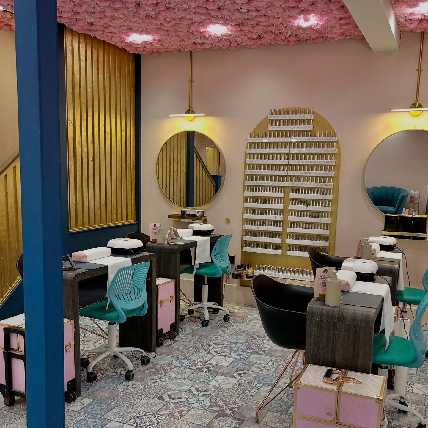 ✨ We need your feedback ✨
In August, we made the big move from 50 The Maltings into our Hair & Beauty salon at 3 The Maltings. It’s been a journey, and we’re so grateful for your continued support as we’ve transitioned into one space.
Now, we’re looking ahead and want to make this our permanent home 💛 But first—we’d love to hear from YOU!
What do you think of the new setup? What would you love to see from us in the future?
Click the link in bio to share your thoughts (it only takes 2 minutes!) 💌
Your feedback means the world to us—it will help shape the future of Bouyage.
#Bouyage #StAlbansSalon #YourFeedbackMatters