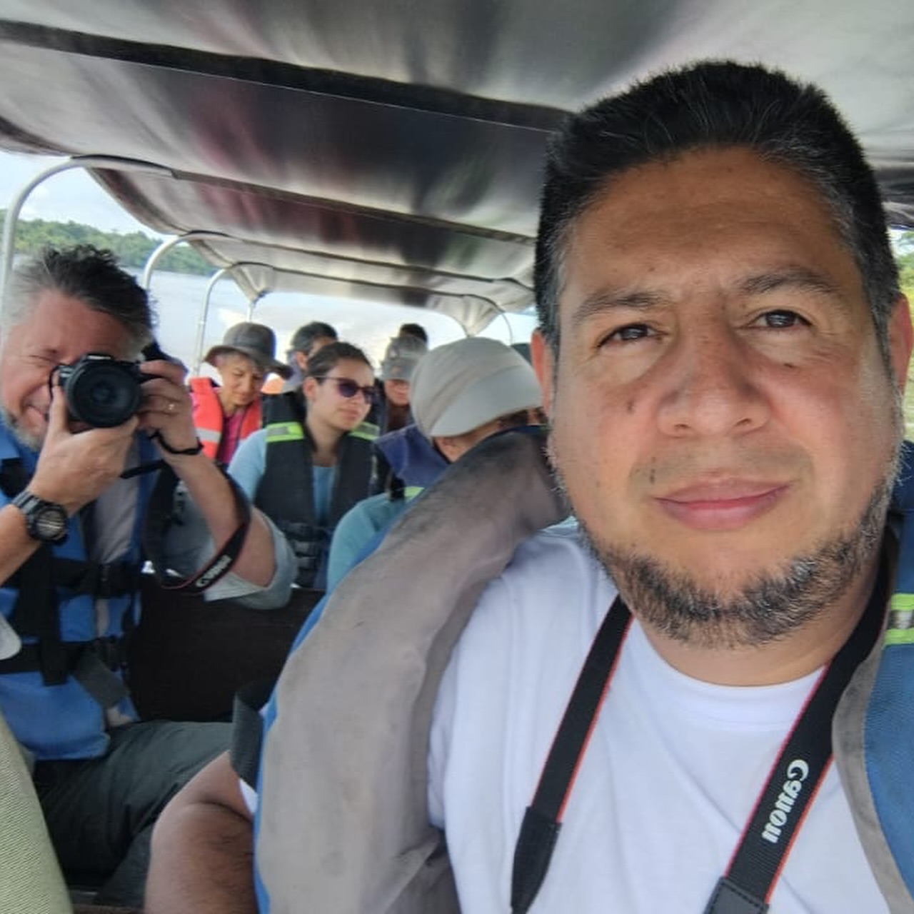 ¡Y LLEGÓ EL DÍA!!!
😎⛰️⛰️🏞️ hoy comenzamos nuestro Tour en los cerros de Mavecure en Guainia, un destino mágico en el oriente colombiano que promete experiencias inolvidables llenas de cultura, aventura y tradición.
⛰️⛰️ Con Barak Travel vive destinos llenos de riqueza natural y cultural en nuestro país.