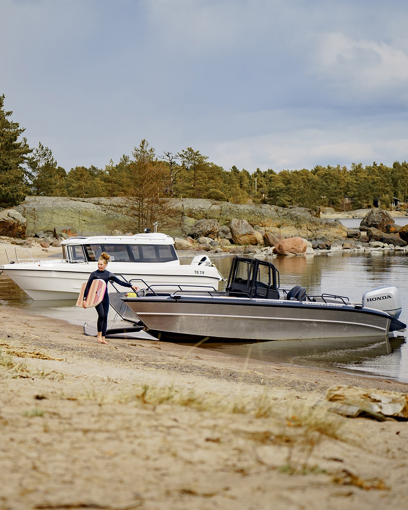 SeaSport Oy offers unique experiences in Porvoo archipelago.
The boat excursion packages always include a professional captain with boat and fuel.
What happens if bad weather surprises?
We want our customers to have a excellent tour day! If any of the following occurs; wind over 12m/sec, thunder or fog - then both parties have the right to postpone or cancel the booking.
#seasport #visitporvoo #visitpellinge #visitfinland #fasteraluminiumboats #fasterworkboats #boattrip #porvooarchipelago #boatexcursion #boattaxi #seataxi #finlandarchipelago