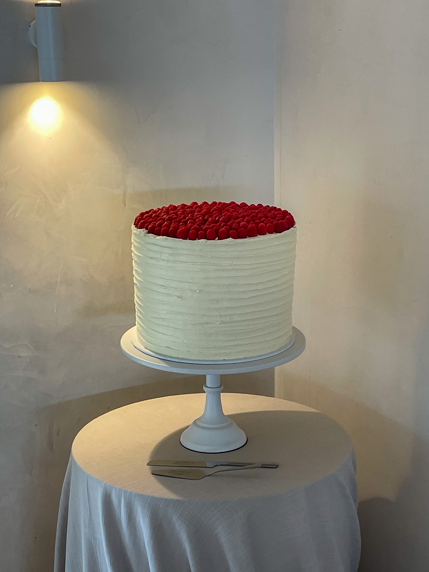 Less is more โ except when it comes to cake.๐โจ
#wedding #love #cake #amberblossomcakes #thecovejervisbay