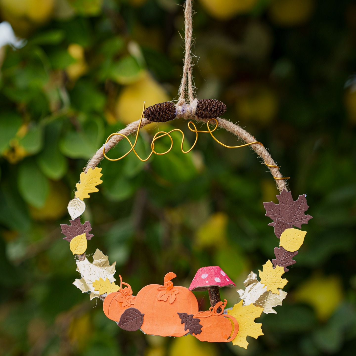 LES CRÉATIONS DIY D'AUTOMNE
Les nouveaux DIY de la saison automnale sont en ligne, retrouvez les sur le site à l'occasion de l'accueil de loisirs créatifs des vacances du 20 au 24 oct ainsi que le 28 octobre.
Pour vos enfants en session créatives en matinée de
9H à 12H et en session d'après midi
14H à 17H .
DIY créatif à annecy pour des activités pendant les vacances.@Mtcrea