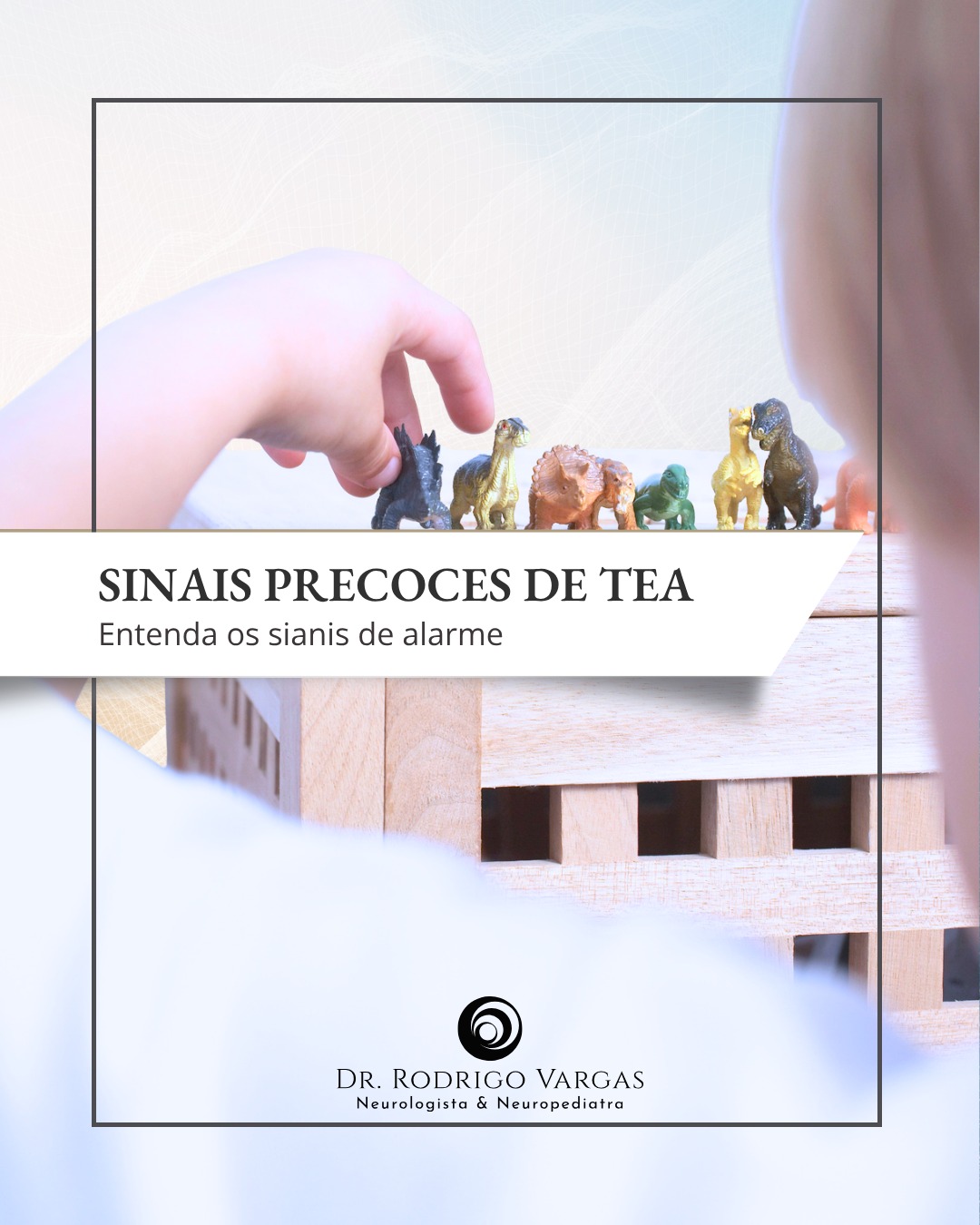 O diagnóstico precoce é fundamental para promover o desenvolvimento e a qualidade de vida das crianças com o Transtorno do Espectro Autista (TEA). Identificar os sinais do transtorno em estágios iniciais permite intervenções terapêuticas mais eficazes, potencializando habilidades de comunicação, interação social e aprendizagem.
Além disso, o diagnóstico precoce ajuda famílias e cuidadores a compreenderem melhor as necessidades da criança, oferecendo suporte emocional e orientação. Essas intervenções aumentam as chances de integração na sociedade e reduzem possíveis desafios ao longo da vida.
São considerados sinais de alarme para o TEA:
- Não responder ao próprio nome com 12 meses
- Não apontar objetos interessantes aos 14 meses
- Evitar o contato visual
- Não apresentar brincadeiras imaginárias aos 18 meses
- Preferência por ficar sozinho (a)
- Apresentar estereotipias motoras
- Atrasar o desenvolvimento da fala
- Se alterar com pequenas mudanças ou frustrações
- Apresentar interesses restritos e repetitivos
- Apresentar reações anormais a estímulos, como sons, tato, texturas etc.
Na presença de sinais de alarme precoces para o TEA procure ajuda profissional para a adequada investigação, definição diagnóstica e orientação quanto ao plano terapêutico mais adequado.
Dr. Rodrigo R. N. Vargas
Médico Neurologista e Neuropediatra
Título de Especialista em Neurologia pela Academia Brasileira de Neurologia (ABN/AMB)
Título de Especialista em Neuropediatria pela Sociedade Brasileira de Pediatria e Academia Brasileira de Neurologia (SBP/ABN/AMB)
Membro Titular da Academia Brasileira de Neurologia (ABN)
Membro Titular da Sociedade Brasileira de Neurologia Infantil (SBNI)
CRM-GO 15286 / RQE 9716 / RQE 18012
#InclusãoÉEssencial
#AutismoSemPreconceito
#TodosPeloAutismo
#EntendaOAutismo
#MundoAzul
#PaisAtentos
#Neuropediatria
#OesteGoiano
#rodrigovargasneuro
#HospitalSãoPaulo