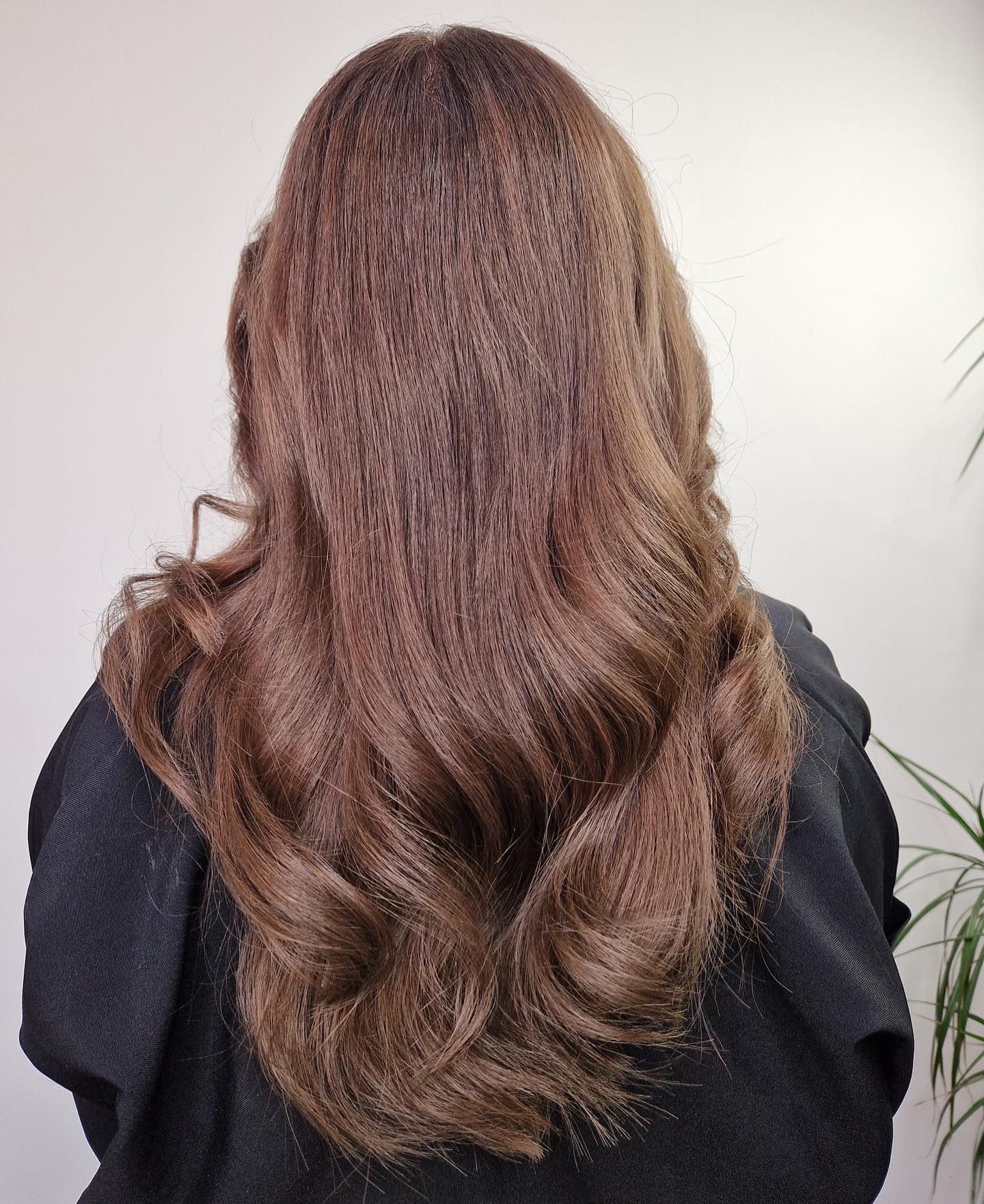 Back to a more natural color for autumn 🍂
#brownhair #autumnhair #hair #hairtransformation #haircolor #studiohairlich #glynt #blowout #naturalhair