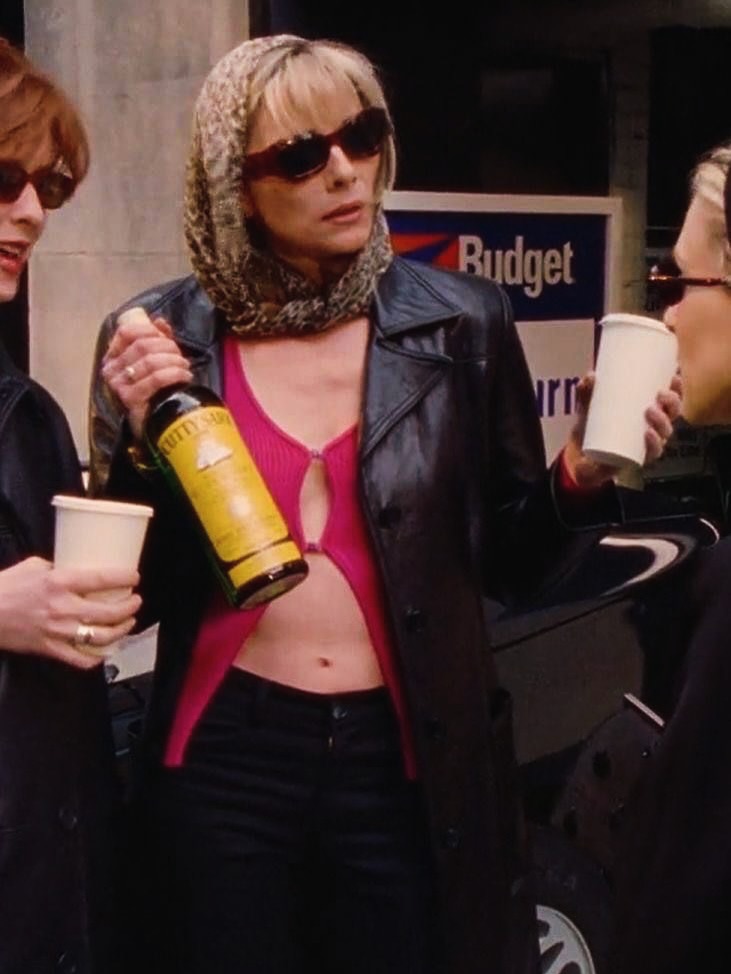 WE’RE BaAAck !!! 😍👋💖👀 #shewearsthepants