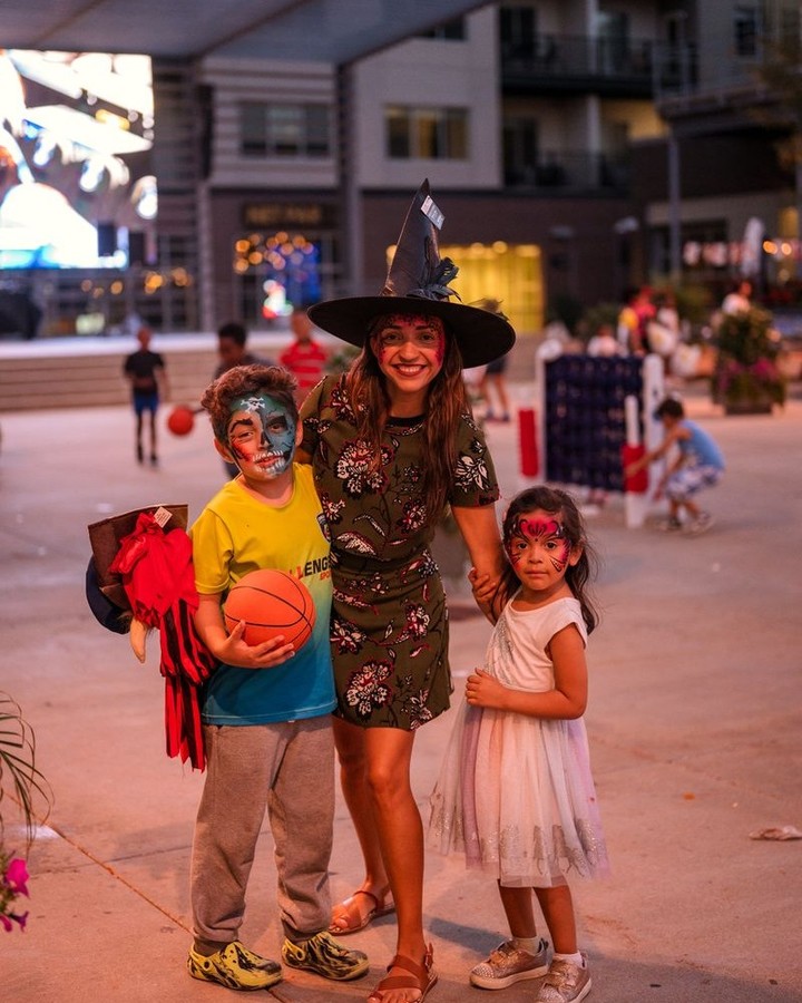 🎉 THANK YOU to everyone who came out to our very first Block Party + Costume Giveaway! You made it an incredible success, and we’re already counting down to next year’s party. 🥳
Big shoutout to our amazing co-host @brunchboxomaha and our partner @yelpomaha for helping us make the day even better! 💛👻
Thank you @cbyatesphoto for capturing these amazing photos- more to come soon!📸✨