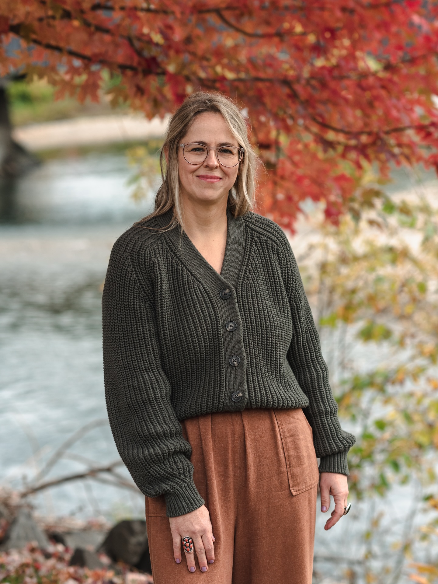 If you are a Vermont small business owner or just need a new headshot for work, right now is the perfect time! đ
âď¸ Fall color is still here
âď¸ The weather is still warm
âď¸ Itâs before the holiday rush
My outdoor headshots are relaxed, professional, and a great alternative to the stuffy corporate look- much more in line with our Vermont lifestyle.
Sessions are 20 mins, and include 3 finished images. Offered within @themadrivervalley
Reach out in my DMâs with your interest or head to my website and click on âSmall Business Brandingâ to learn more about headshots and full branding sessions.