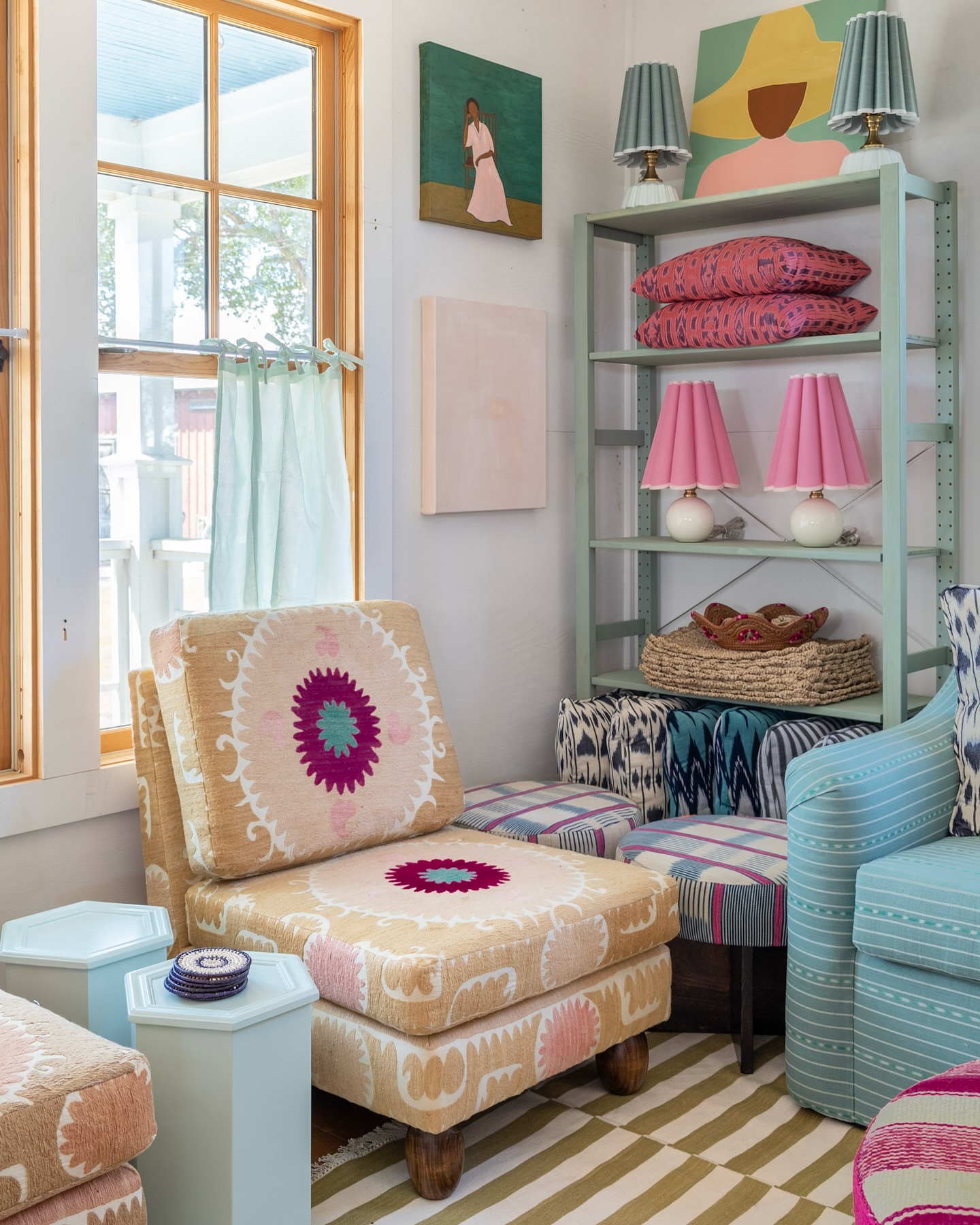 Round Top Fall Show opening day is TOMORROW!! So excited to see y’all @thecompound_roundtop for the debut of @wdahome
📷 @jordangeibelcreative
.
.
.
.
.
.
#roundtop #roundtoptexas #roundtopantiqueshow #wdahome #willsdesignassociates #pink #girlboss #texas #houstoninteriordesign #houstoninteriordesigner #roundtopdesigner #roundtopdesign