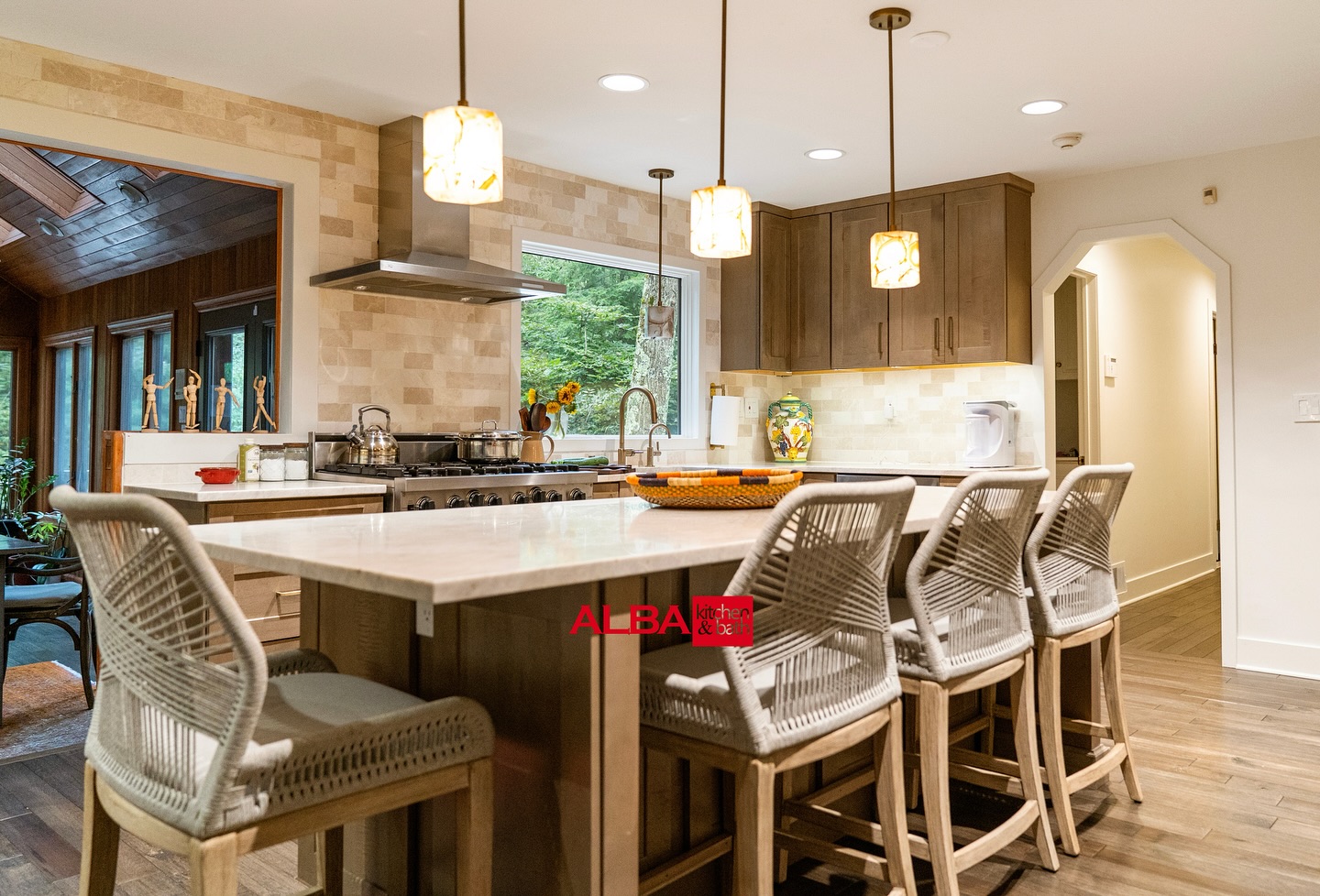 In our most recent job, we combined warm, rich colors with a modern twist. Our kitchen’s design exudes easy charm. Its rich, earthy brown hues provide character and coziness. Our full overlay doors’ mortise and tenon construction ensures that this design will last for a long time.
#kitchendesign #kitchengolas #luxurykitchen #kitchencabinets #newkitchen #instakitchens
Photos & Video: Celine & John
