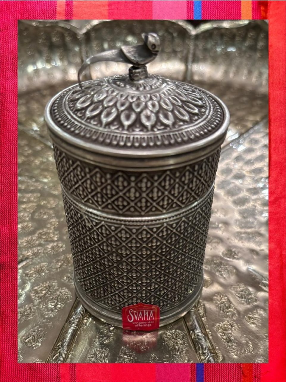 SVAHA – Artifacts “Amore”
Exquisite design forms artistically arranged to create a beautiful floral lid with a parrot perched on top. The box has a beautiful criss-cross design engraved and embossed. A perfect gift on special occasions.
#Svaha #ornamentalofferings #Nirmiti #customisedJewelry #SilverJewelry #HandmadeJewelry #IndianJewelry #JewelryLover #EthnicJewelry #JewelryAddict #HandcraftedJewelry
#MadeInIndia #IndianArtisans #HandcraftedIndia #DesiJewelry #TraditionalJewelry #EthnicVibes
#HandmadeWithLove #ArtisanJewelry #SilverLover #SilverArtefacts #ArtifactsAmore