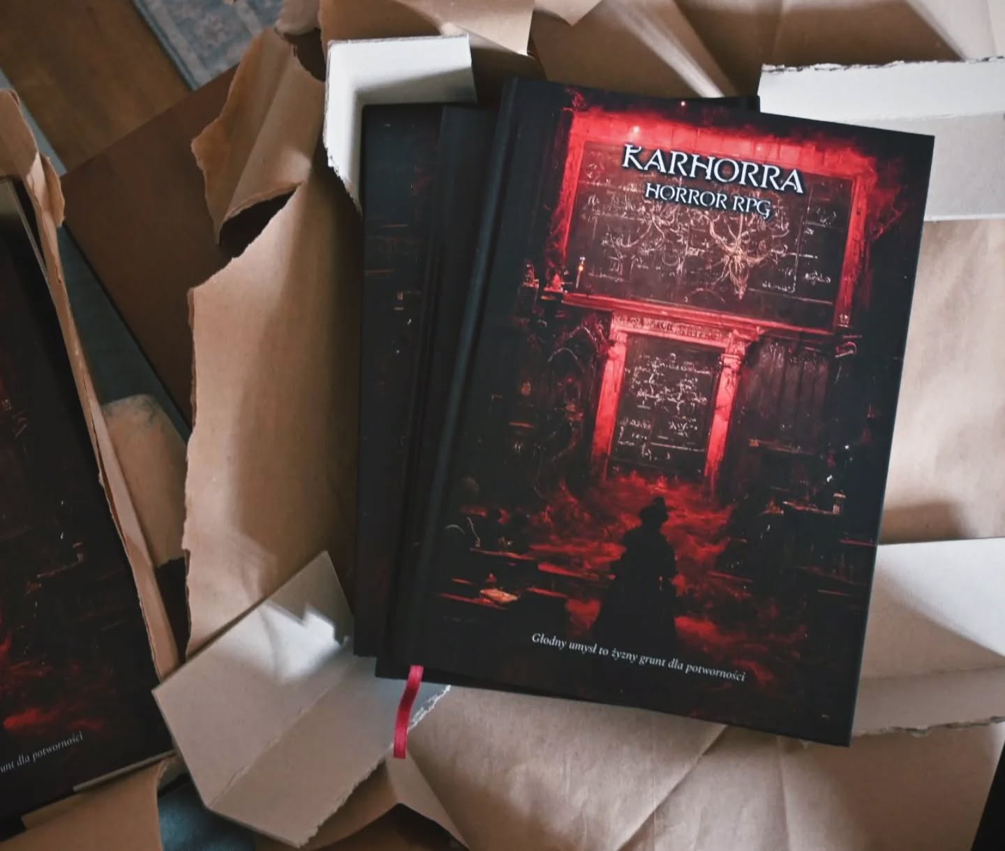 Niedawno udało mi się dobić druk próbny podręcznika. Odpakowywanie go było śmiesznym doświadczeniem, na pewno godnym uwiecznienia na tym koncie.