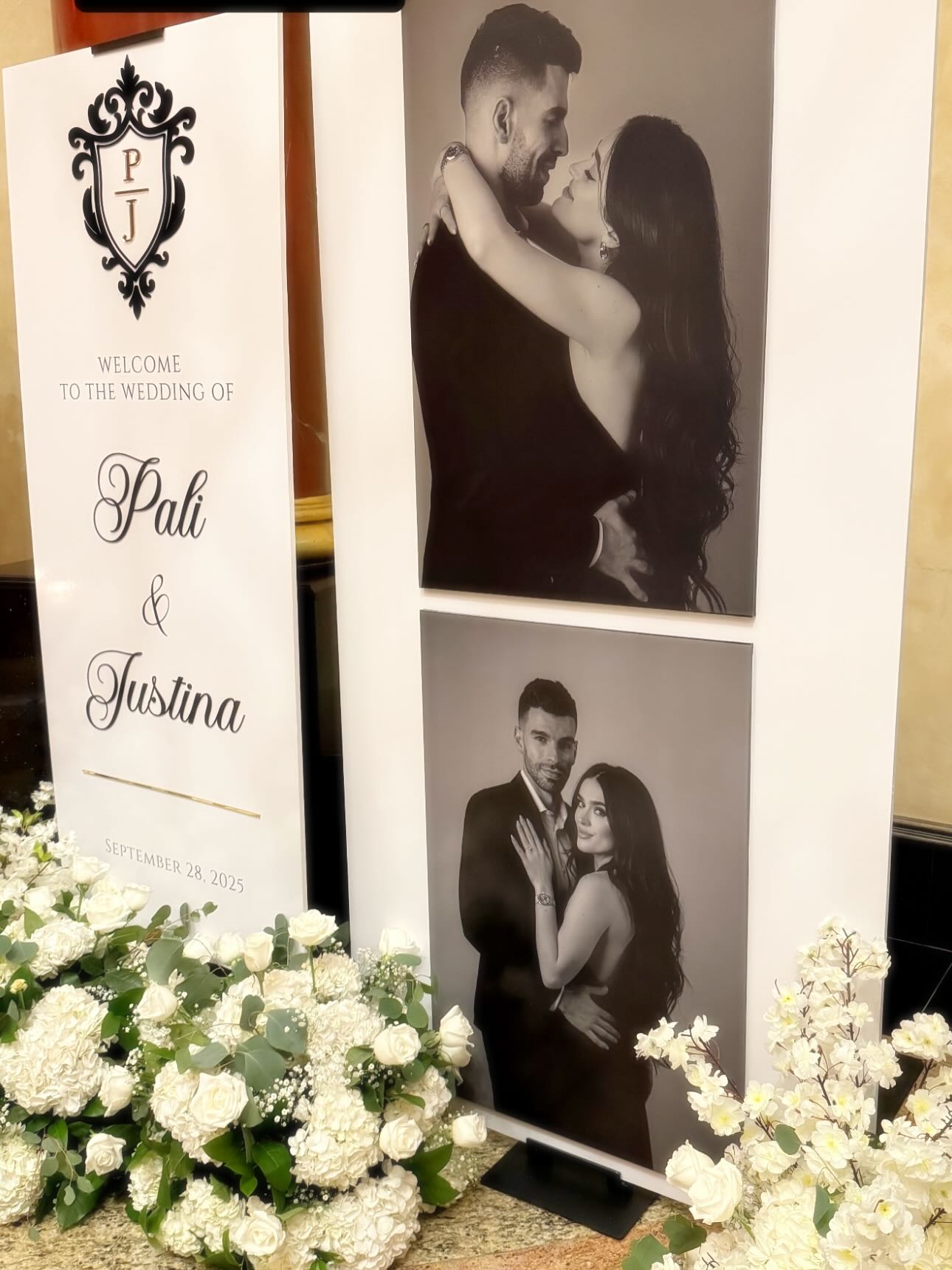 A modern entry for a #beautifulandstunningwedding