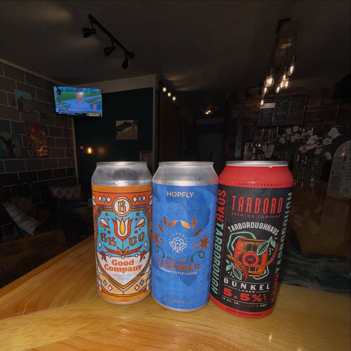 🍻✨ What’s Seth stocking his cooler with this week? Check out these brews that are perfect for any hangout:
1️⃣ Good Company by Burlington Beer Co. (5.5% ABV): This Munich-style Festbier is a golden to copper delight! With a perfect balance of toasted, malty, and biscuity flavors, it’s smooth and refreshing with a hint of sweetness. Ideal for toasting to good times!
2️⃣ HopFly’s Festbier (4% ABV): A classic German-style lager that’s all about that clean, crisp finish! Its soft, bready sweetness and gentle toasty notes make it super drinkable. Perfect for sipping while you kick back and relax!
3️⃣ Tarboro Brewing Company’s Haus Dunkel (5.5% ABV): Dive into this rich, dark Munich Dunkel! With deep amber to reddish-brown hues, it offers a malty profile with toasted bread, caramel, and a touch of cocoa. Smooth and full-bodied, it’s great for pairing with hearty meals or just enjoying on its own!
Grab your crew, chill out, and enjoy these tasty brews! 🍺🎉 #SethsCooler #BeerTime