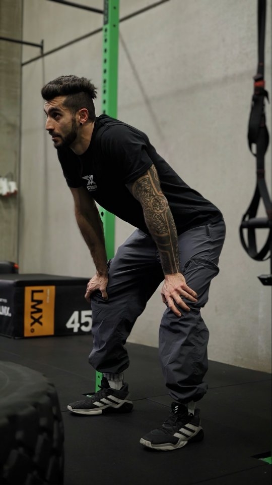 Personal Trainer met focus op kwaliteit & beweging die telt.
Geen standaard workouts, maar slimme training die jouw lichaam leert bewegen zoals het hoort. Bij mij draait het om techniek, bewustwording en duurzame progressie. 💪🧠
Met jaren ervaring in functionele training help ik je niet alleen sterker worden, maar vooral beter bewegen — zonder poespas, mét resultaat.
✅ Specialist in high quality movement
✅ Persoonlijke coaching op maat
✅ Focus op kracht, mobiliteit & blessurepreventie
✅ Train bewust, efficiënt en doelgericht
📍 Locatie: Original Physic – Amsterdam Noord
🌐 Meer info & kennismaken:
👉 www.kebkokabakibi.com
👉 www.originalphysic.nl
Klaar om de kwaliteit van jouw beweging te upgraden? Let’s work. 🔥
#KEBKO #MeetTheTrainer #HighQualityMovement #FunctioneleTraining #PersonalTrainingAmsterdam #OriginalPhysic #KrachtEnControle #TrainMetVisie #AmsterdamNoord #BewustBewegen #sterkerengezonder