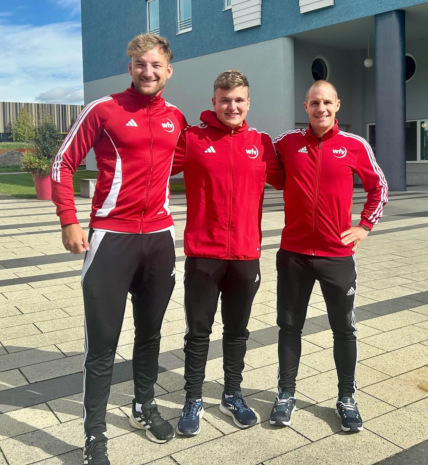 📣 Dieses Wochenende beim wfv-Lehrgang! ⚽️
An diesem Wochenende findet der wfv-Lehrgang zum Themenbereich „Frauen, Gewinnung und Erhaltung“ statt. 💪
Die SRG Reutlingen ist mit Maxi, Mirko und Björn stark vertreten – vielen Dank euch dreien für euren Einsatz und euer Engagement bei diesen wichtigen Zukunftsthemen im Schiedsrichterwesen! 🙌