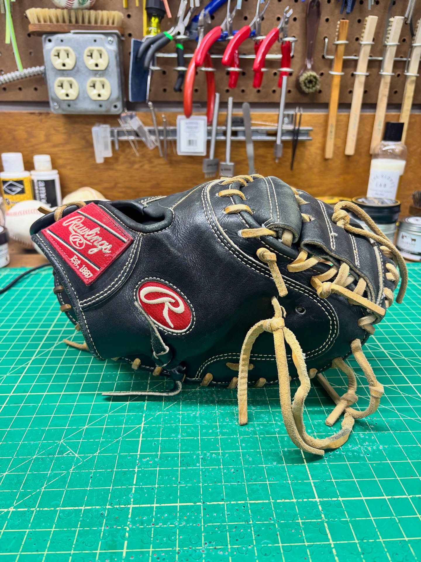 Rawlings Pro Preferred Russell Martin Game Day. Black on black, red labels, white stitching. Classic. #relacednotreplaced #relacedontreplace #coloradoleatherbalm #buyfastpitchgloves #flatbillbaseball #ballplayersbalm #staygrassy #makingyourglovegreatagain