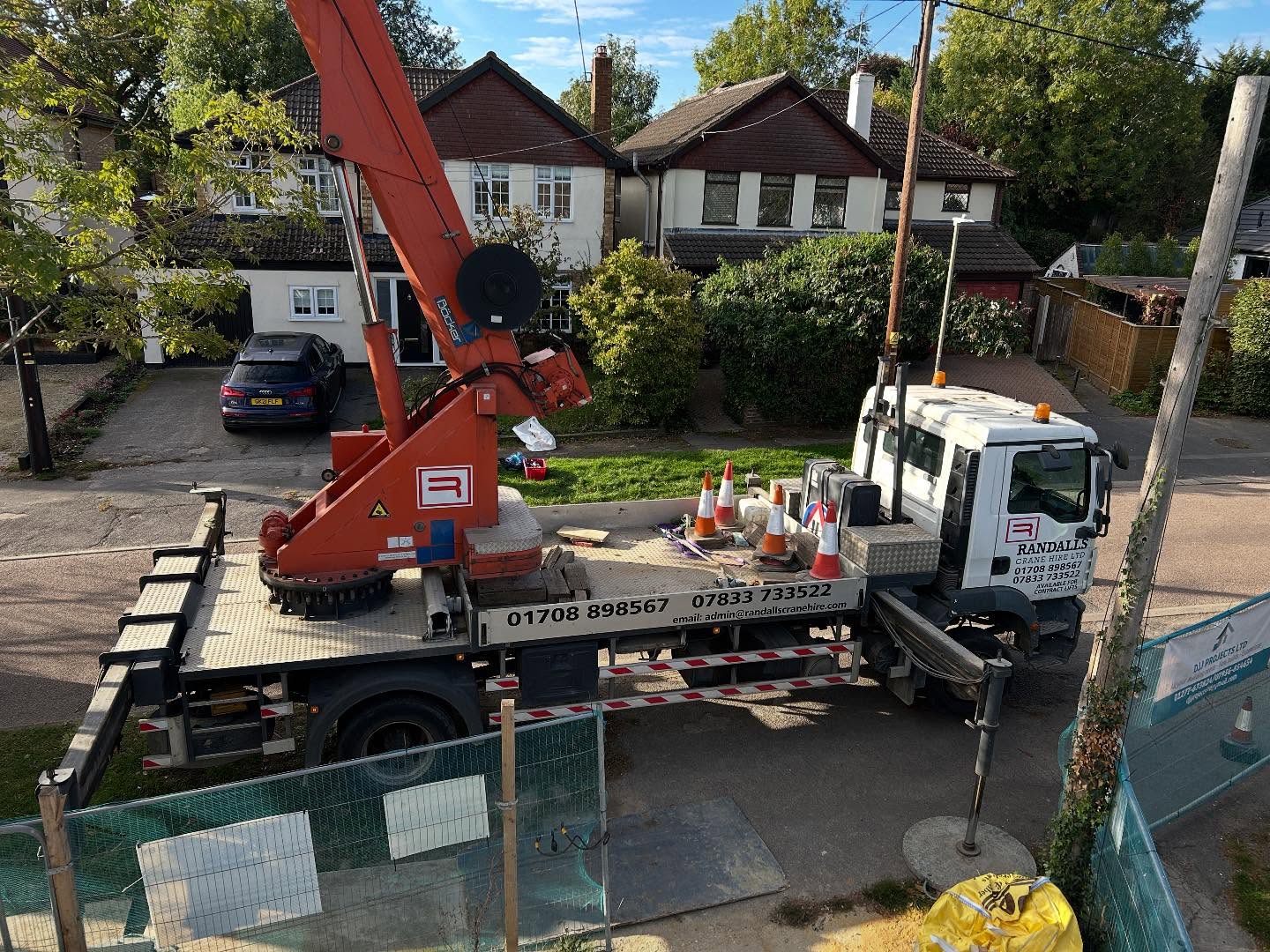 Finally back to our new build project in #huttonessex now all the planning is sorted 👊🏻 thanks to @randallscranehireltd & @dwbtimber for supplying and landing our trusses all ready for @essexpitchukltd
#djjprojectsltd #dayinthelifeofabricklayer #goldentrowel #generalbuilders #essexbuilders #buildersofessex #buildersofinsta #extensions #refurb #newbuilds #bricklayers #essexbricklayers #bricklayersofinstagram #guildofmastercraftsmen #carpentry #projectmanagement