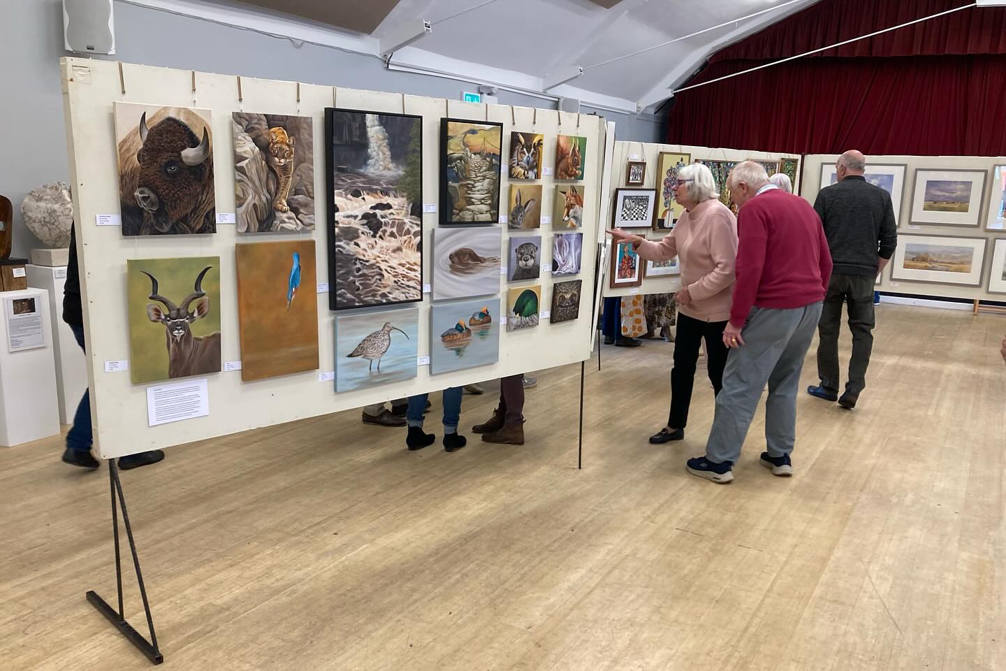 We’re up and running at the Otmoor Art Fair here in the village hall in Islip. Open until 4pm this afternoon and again tomorrow. Hope you can join us!.
.
#art #artistsoninstagram #drawing #urbansketching #urbansketch #urbansketchers #kunst #oxford #oxfordshire #oxfordshireartweeks #artist #watercolor #watercolour #watercolorpainting #penandink #penandinkdrawing #sketching #global_sketchers #urbansketchcourse #draw #sketch #islip #otmoor#otmoorartfair