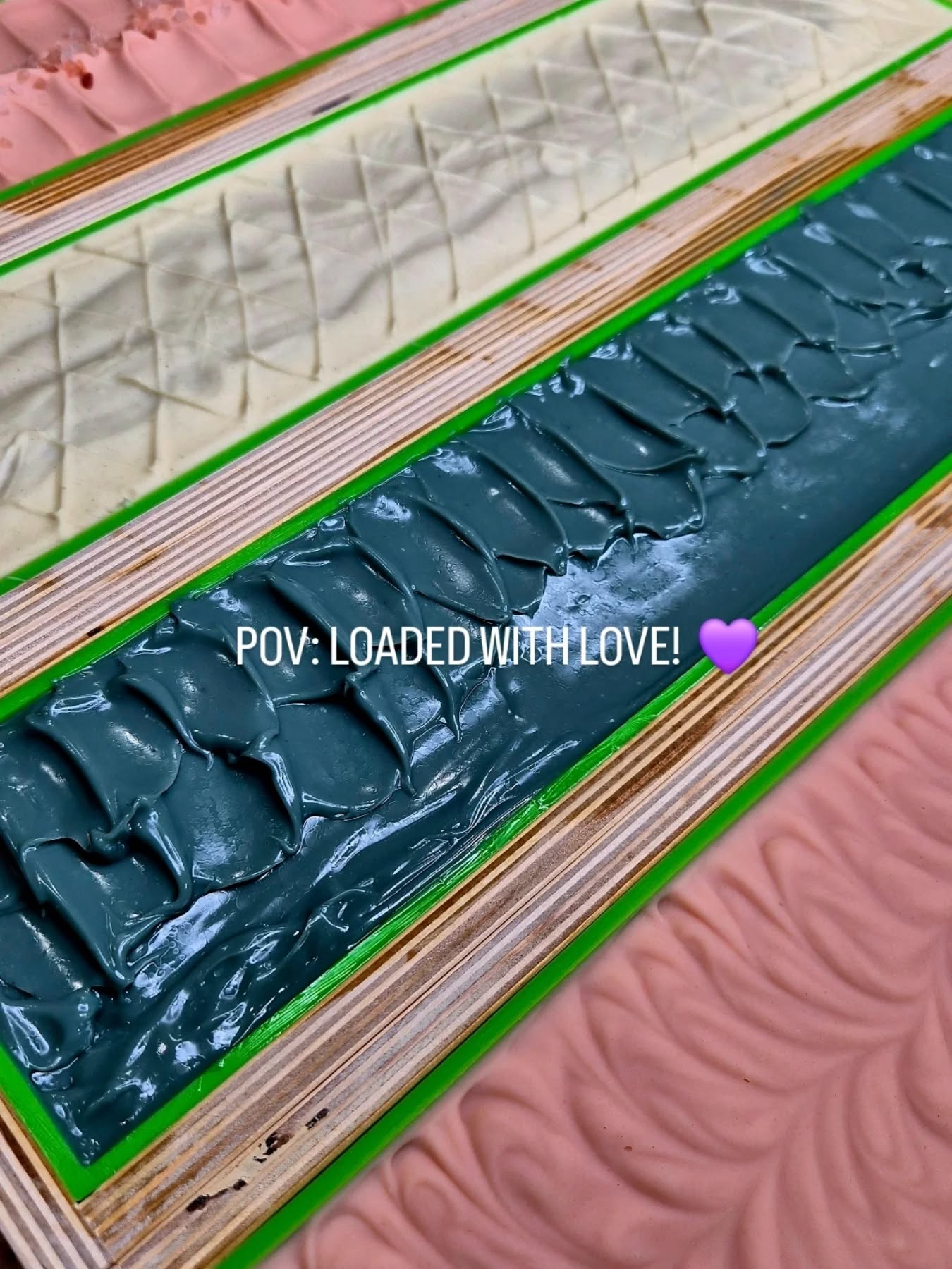 Because cleansing your temple deserves nothing less!
#SqueakyTempleSoapery ##ArtisanSoap #MadeWithLove #SoapMakerLife #NaturalBeauty #FreshPour #BehindTheScenes #SkinFood