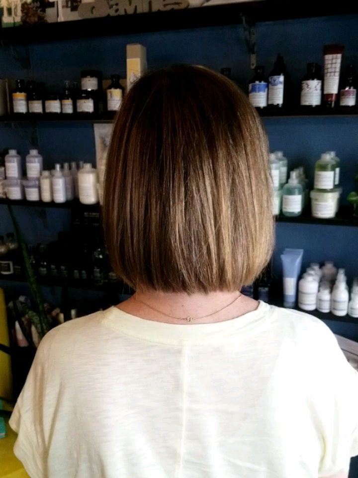 โจ A little color magic goes a long way โจ
This bob got a major upgrade with customized color: adding depth and movement that makes the cut feel fuller.
