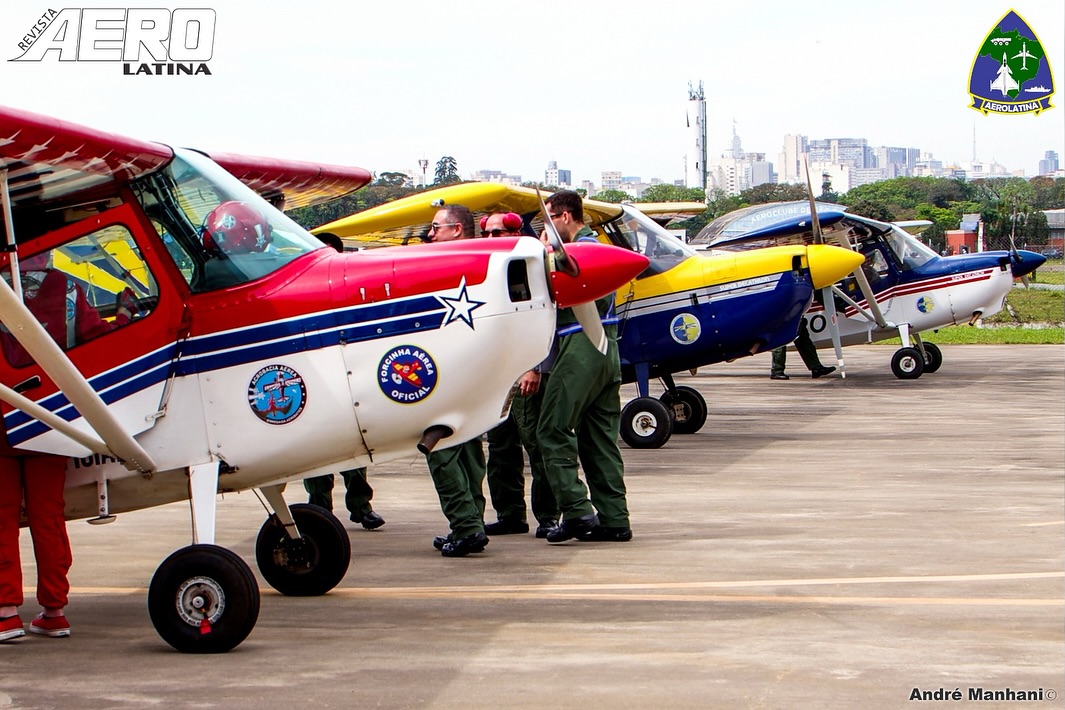 Esquadrilha @acrobrasiloficial marcando presença no Domingo Aéreo do PAMA-SP.