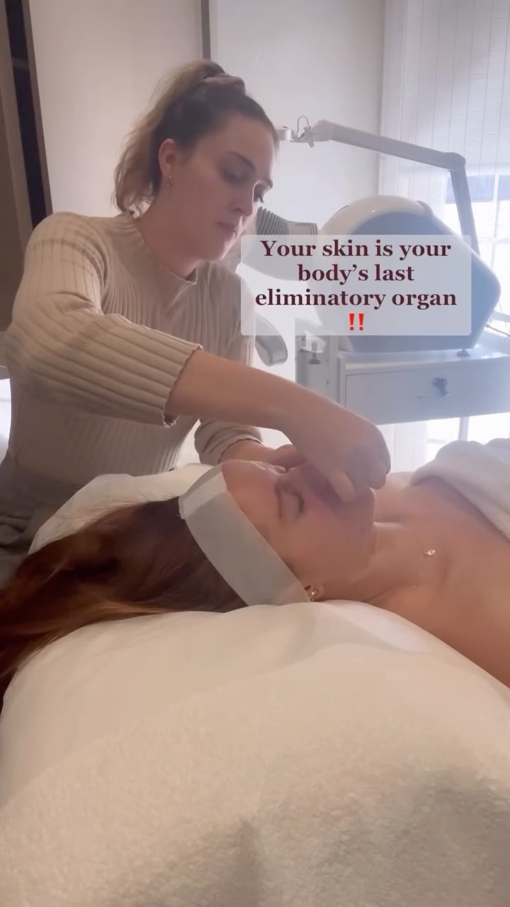 Your skin is your body’s last eliminatory organ ‼️
When your main detox pathways – liver, kidneys, lymphatics, bowels and skin – become sluggish or overloaded, your body looks for another route to release what it can’t process. That’s when you often see the signs on your skin: acne, congestion, rashes, redness, histamine flares, or sensitivity. These are not just surface issues; they’re your body’s way of pushing out waste products like metabolic end-toxins, excess hormones, histamine, and environmental toxins that haven’t been cleared efficiently.
Supporting skin health means freeing up those internal detox systems so the skin doesn’t have to take on the burden alone. We do this by:
👉Stimulating liver and bile flow with castor oil packs and starting the day with celery juice on an empty stomach
👉 Increasing bulking fibre to bind and carry toxins out of the body
👉 Staying deeply hydrated to support lymphatic movement and cellular detoxification
👉 Encouraging lymph flow with movement, dry brushing, cupping and acupuncture
👉 Using tailored herbs and nutrients to open detox pathways and support phase I and II liver clearance
👉 Reducing inflammatory foods that add to the toxic load
🪡 Cosmetic acupuncture is part of this holistic approach, not just improving circulation and lymph flow locally in the skin, but working with your body’s deeper systems to restore healthy elimination. When those internal pathways flow freely, your skin clears, calms and truly begins to heal.
#cosmeticacupuncture #skinhealingfromwithin #holisticskincare #acnehealing #liverdetox #lymphaticsupport #histaminereset #tcmbeauty #detoxnaturally #skinhealth