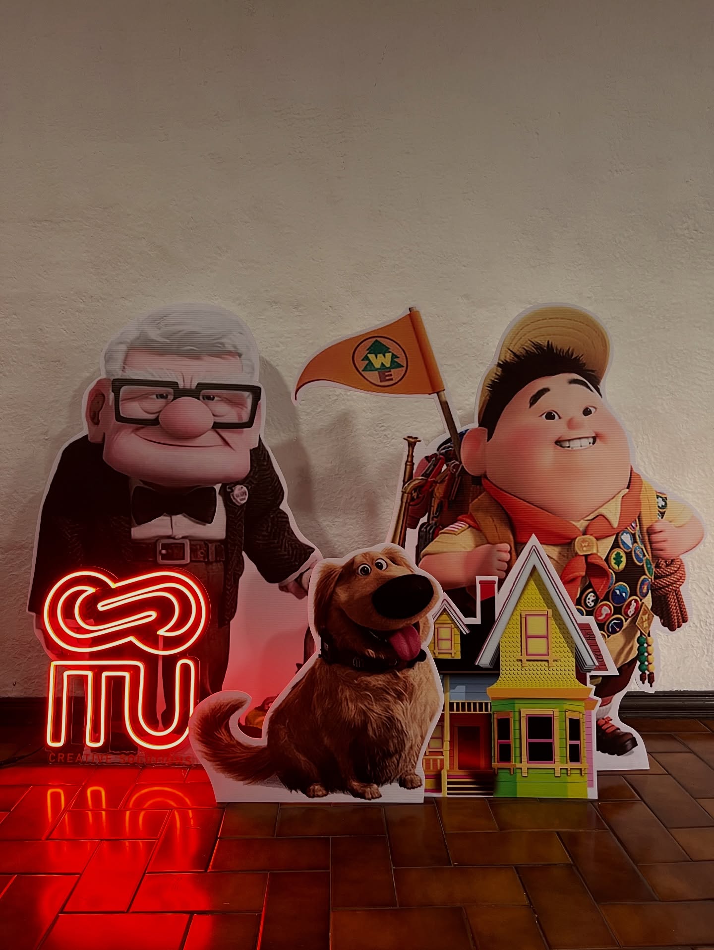 ✨ ¡La magia de Up: Una Aventura de Altura en tu evento! ✨
Este set incluye a tus personajes favoritos:
👴 Carl Fredricksen (1m)
👦 Russell (1m)
🐶 Dug (50cm)
🏡 La casita voladora (50cm)
Todo en coroplast cortado a la silueta y soporte por solo $839 🎉
Perfecto para decorar tu fiesta, tomarte fotos increíbles y vivir la aventura más divertida. 🚀💛
📩 Personalizamos el tamaño y temática que quieras. ¡Haz tu pedido y lleva la magia de Pixar a tu evento!
#FiestaInfantil #DecoraciónDeFiestas #FiestaTemática #FiestaUP #PixarParty #CumpleañosInfantil #EventosInfantiles #FiestaMágica #DecoraciónPersonalizada #CumpleañosConEstilo #FiestaDeNiños #FiestaDeCuento #ITUCreativeSolutions #coroplastdecoración