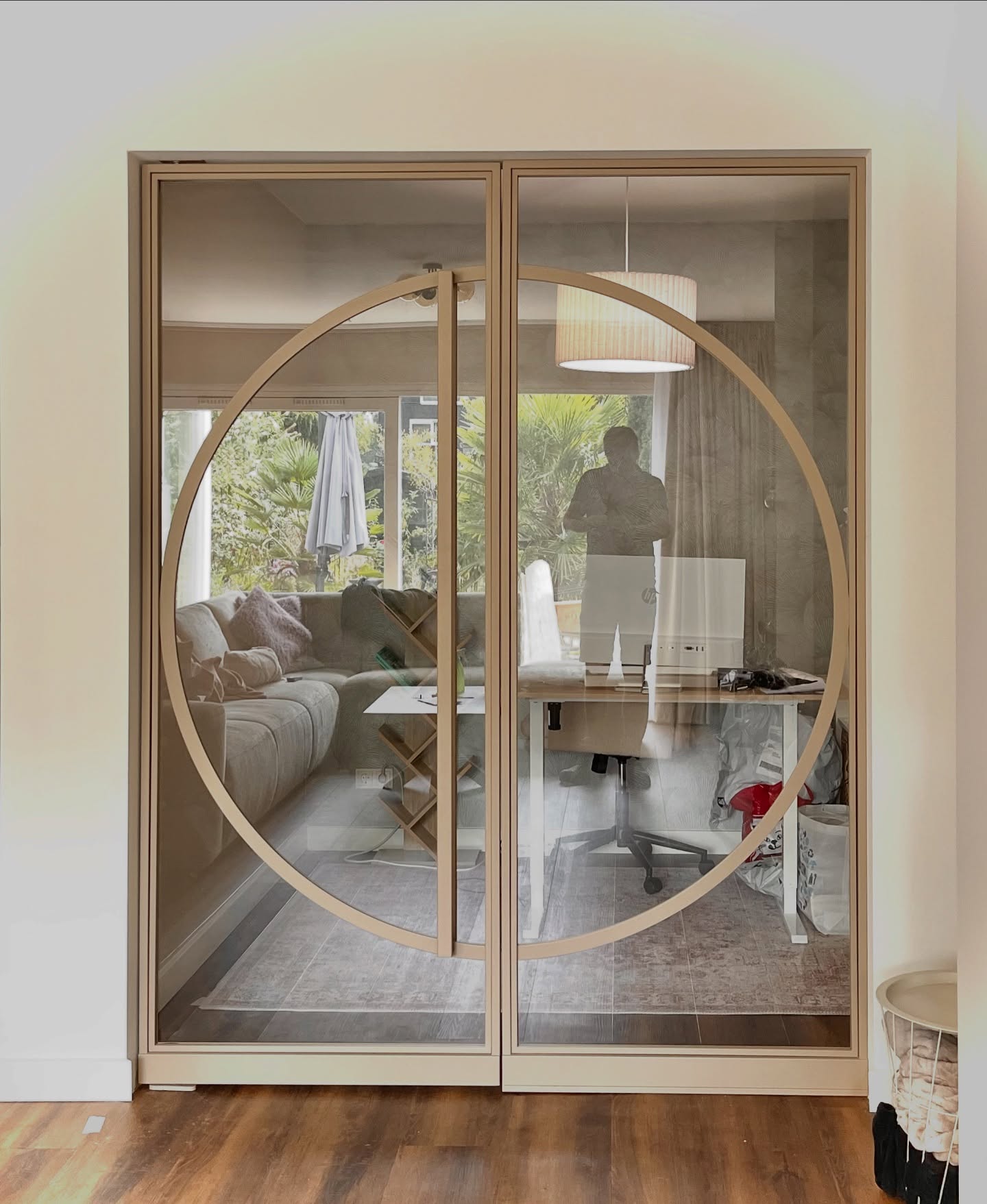 In Lelystad hebben we dit model taatsdeuren geplaatst. Prachtige uitvoering in de kleur Quartz2.
#taatsdeuren #zijlicht #stalendeuren #binnendeuren #maatwerk #coating #woning #woninginspiratie #woninginrichting #woonstijl #steel #steeldesign #livingroom #styling #dutchmade #lelystad #flevoland #wesselssteelworks