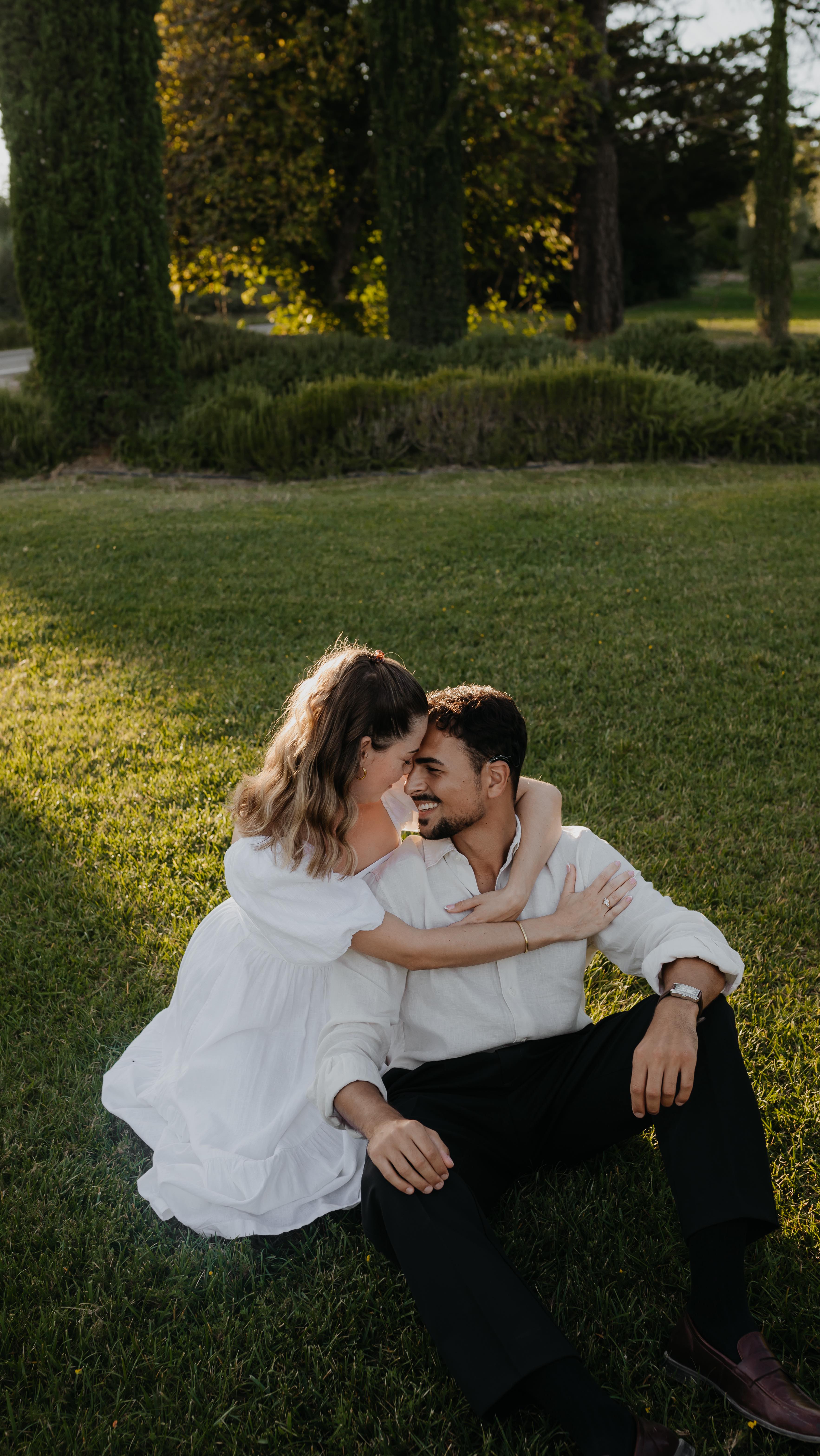 Could there be a better reaction to a forever-yes? Forever begins with the sweetness of Tuscany 🍯💫
#italyproposal #proposalvideo #tuscany #tuscanyengagement #engagement #engagementvideo #destinationwedding #weddinginspo #shesaidyes #tuscanyelopement