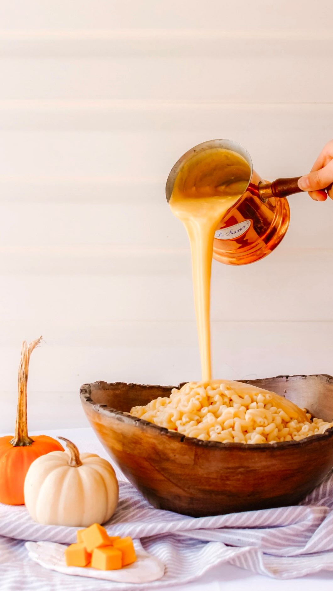 Vegan Pumpkin Mac ‘N Cheese. Probably in my top 3 favorite fall recipes to make. Comment 🎃 and I’ll message you the full recipe 😌🫶
#fallrecipes #pumpkin #pumpkinmacandcheese #plantbased #dairyfree #nondairy #vegan