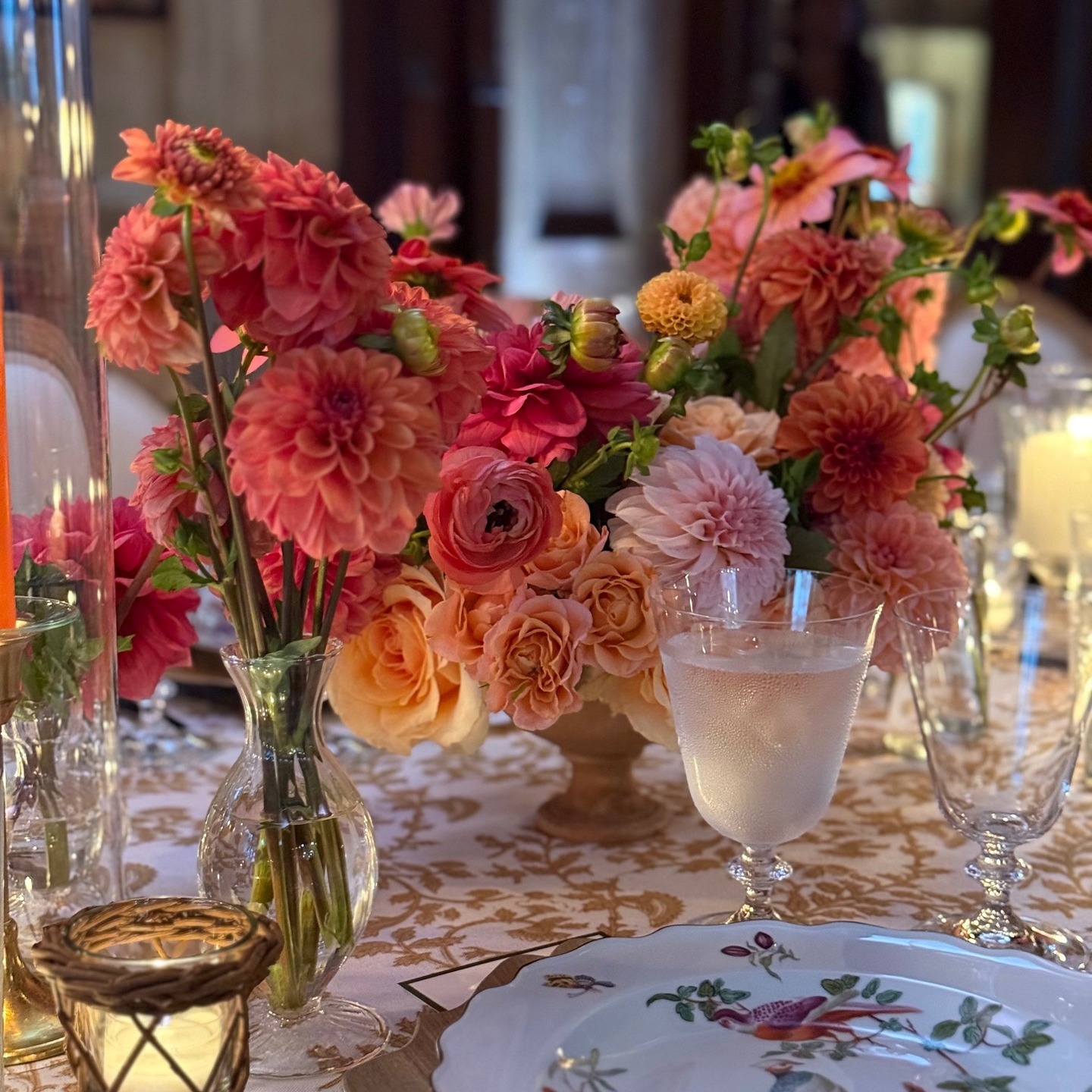 The most beautiful fall hues for Emily & Sam's wedding last weekend (designed by @kdjbotanica) Those dahlia were spectacular and always bring big smiles. Not only did they provide for a lovely table setting, their second life as bedside arrangements were a huge hit. The residents at Parsonage Cottage, Ogden House and the patients at Nathaniel Witterell Nursing Home were the lucky recipients. Thank you for your thoughtfulness in donating to Flower Again. We loved being part of your team! @bethmarieevents @emilyclambiotte