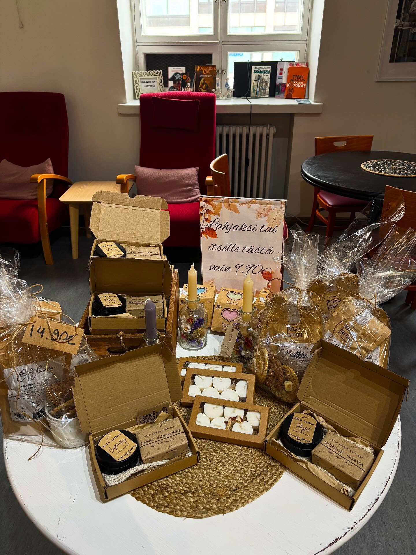 Meillä tuli uudistusta lahja/matkamuisto pöytään. Tästä edullisesti syksyyn itselle tai viemisiksi meidän ihania tuotteita! Tuu käymään😍