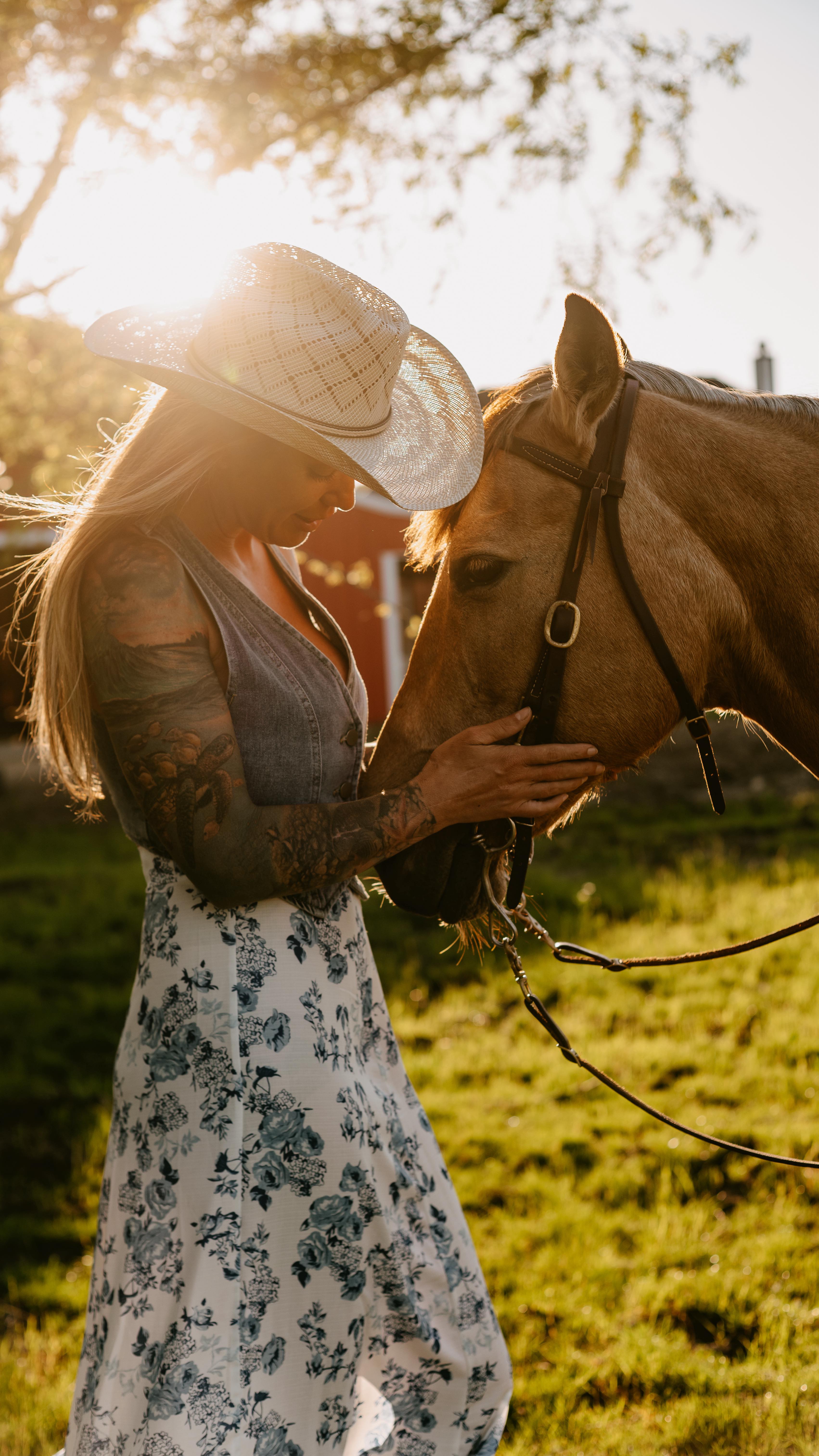 A little girl with big dreams, never giving up on chasing them 🥹
A little sappy thank you note to all of you: no matter how you have supported me, wether a like on a post, a photoshoot, your expert input, a space to bounce ideas off of. That little girl at the end couldn’t have done any of this without you. We as humans are built for community and you have shown me just that. 🫶
Okay enough in my feels, have a fantastic Tuesday!! 🥳🥰
