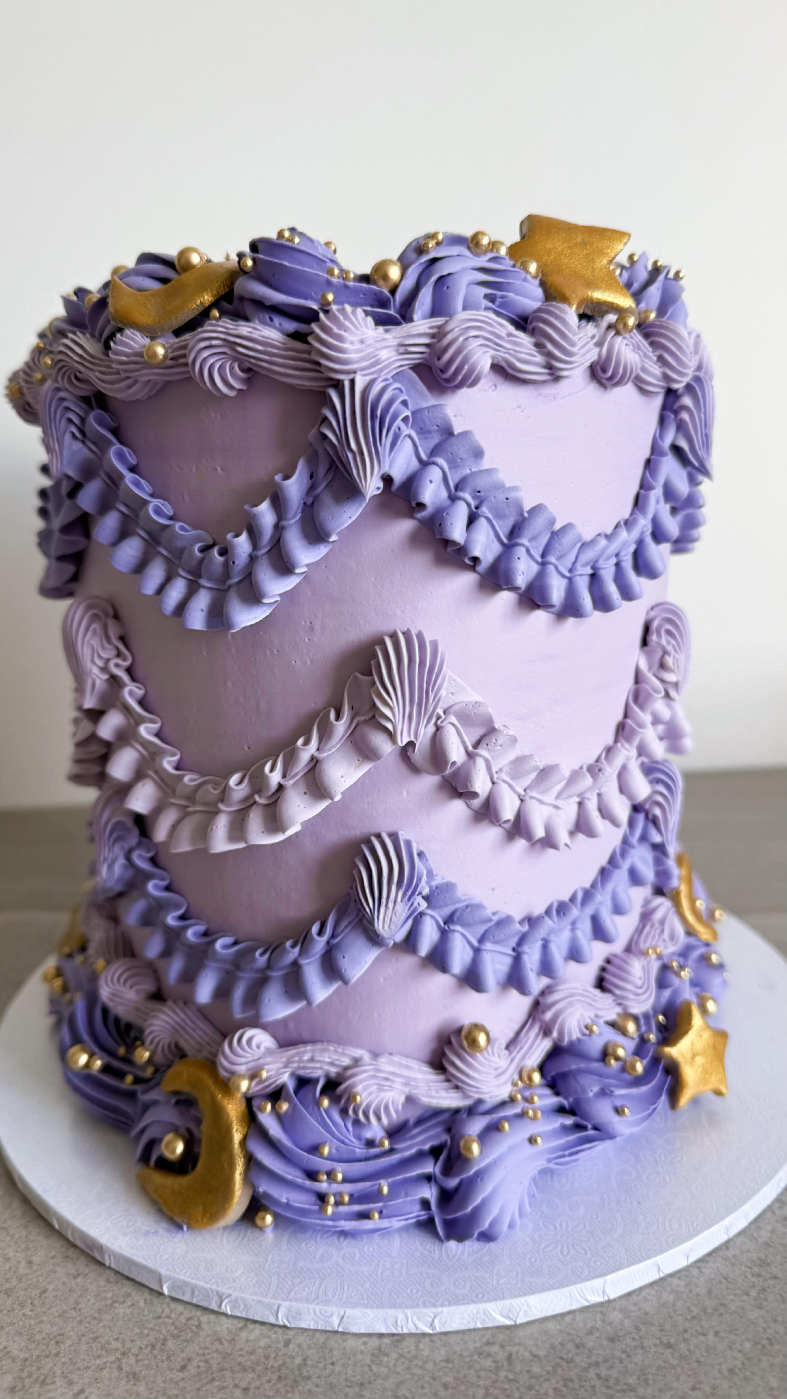 ✨ A little round-up of some of the beauties that have left my kitchen recently 💕 From birthdays to celebrations, every cake has its own story and I’m so grateful to be part of them all 🥰🍰
#CakesOfInstagram #CustomCakesNZ #AucklandCakes #HomeBaker #CakeGoals #ButtercreamCakes #CakerLife #SweetCelebrations #AlbanyNZ #KumeuCakes