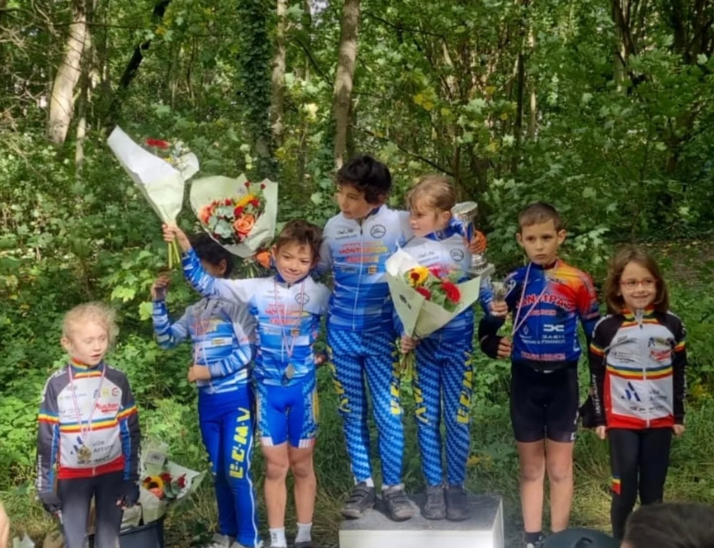 #ABCedv 🟦🟨🟥
Sibylle Phelps 🥈 et Chloé Bazet 🥉 sur le CX de Morsang sur Orléans en U9.