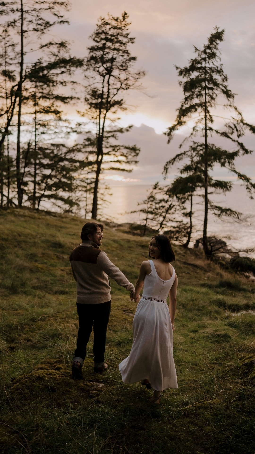 Sometimes the best sessions start with a little rain. We drove through grey skies, walked through drizzle, and just when we thought we’d lost the light—the sun broke through and gave us the most incredible sunset. Totally worth it.